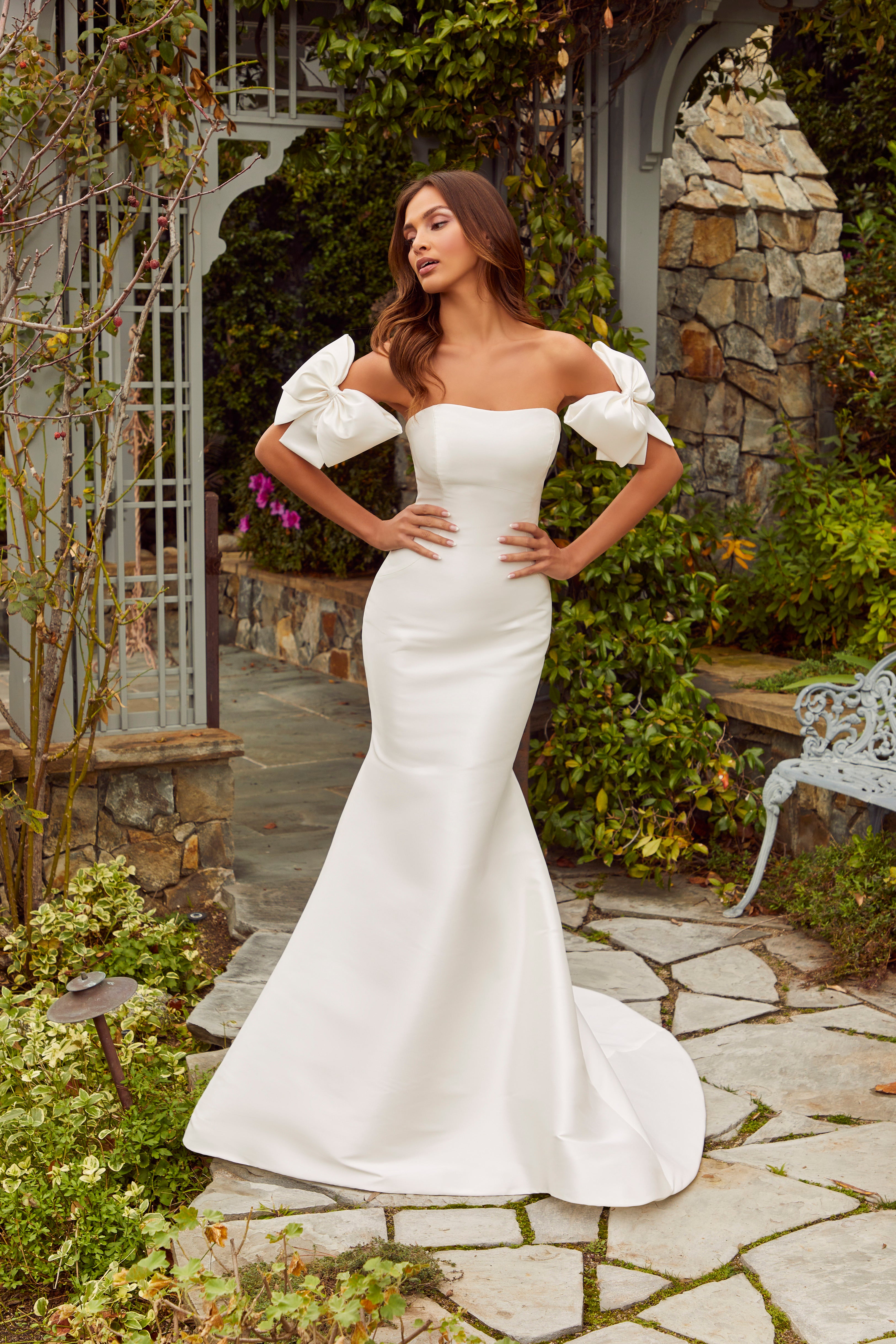Raven Wedding Dress Amore Gowns 4475-0041