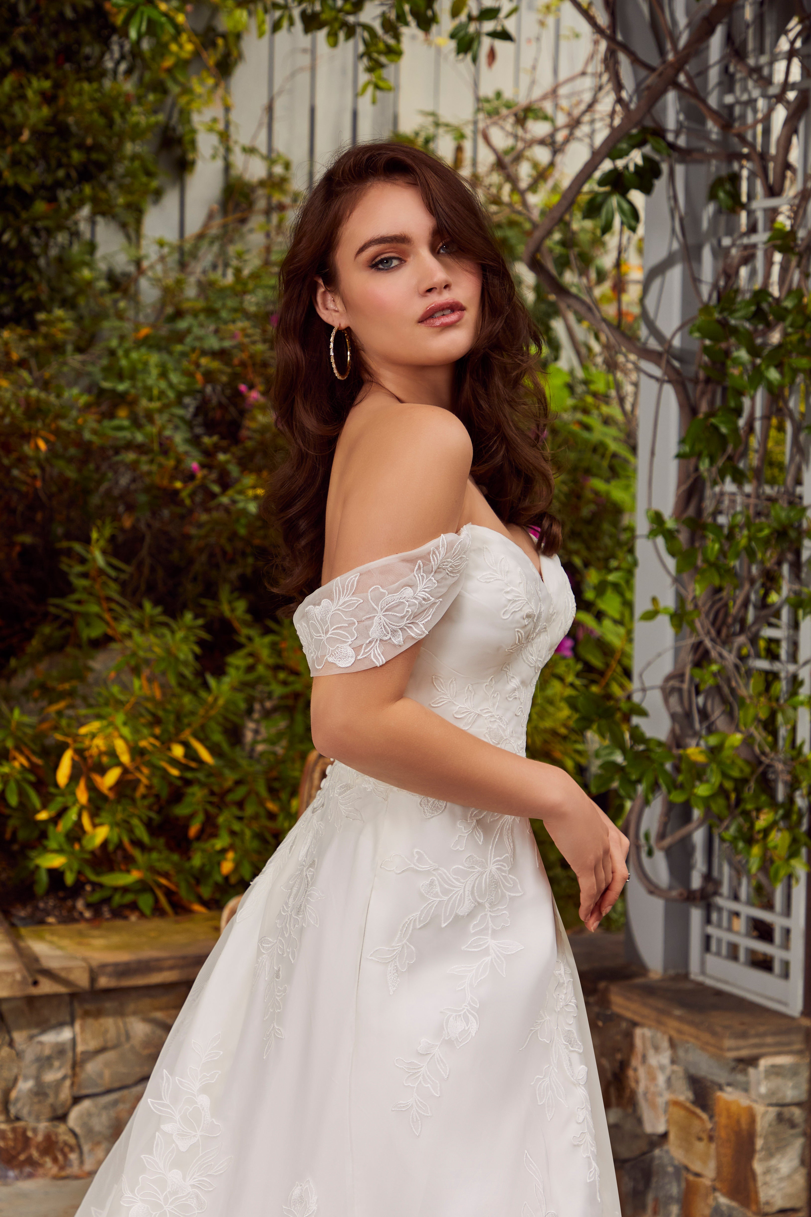 Rihanna Wedding Dress Amore Gowns 4476-0091