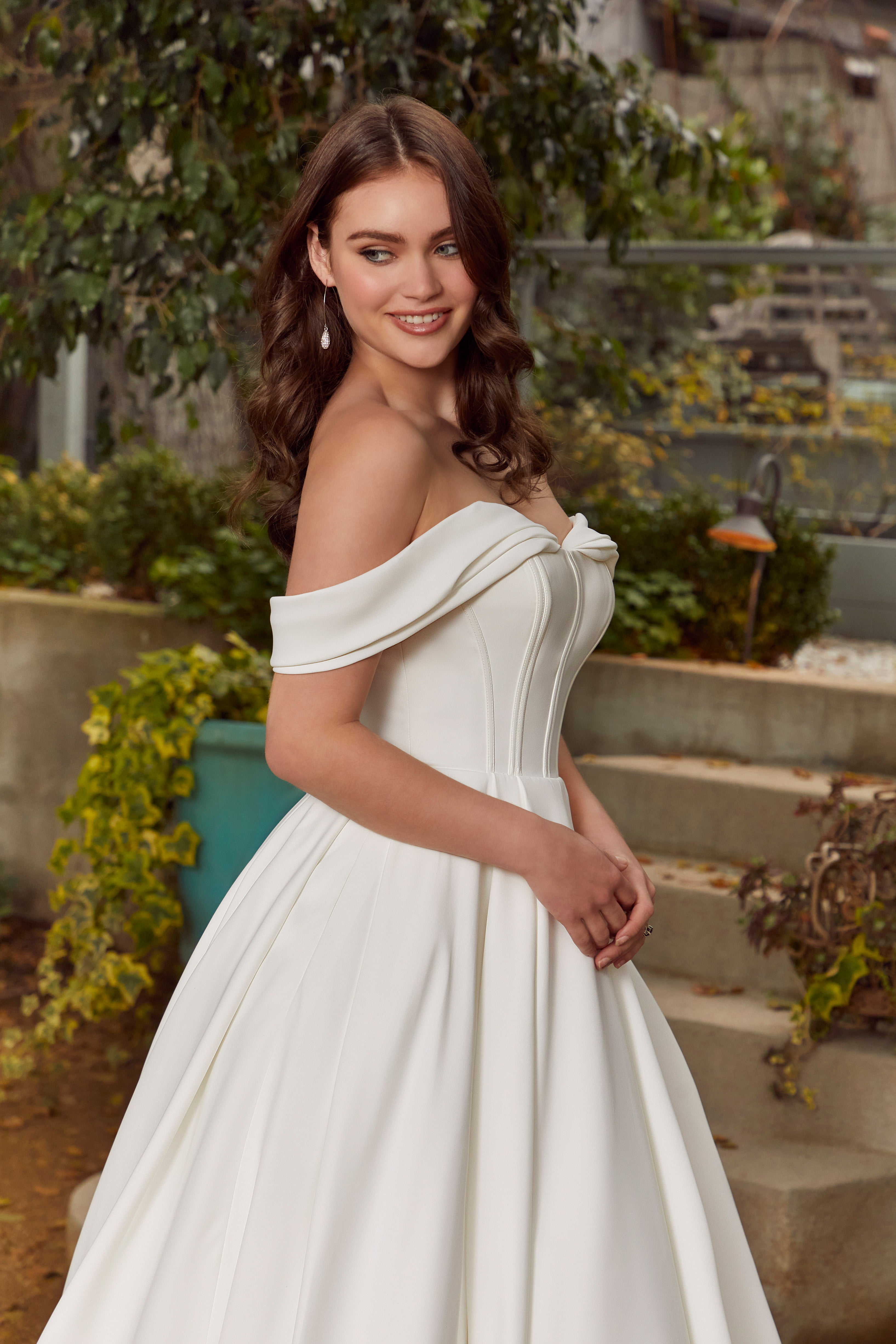 Remi Wedding Dress Amore Gowns 4477-0119