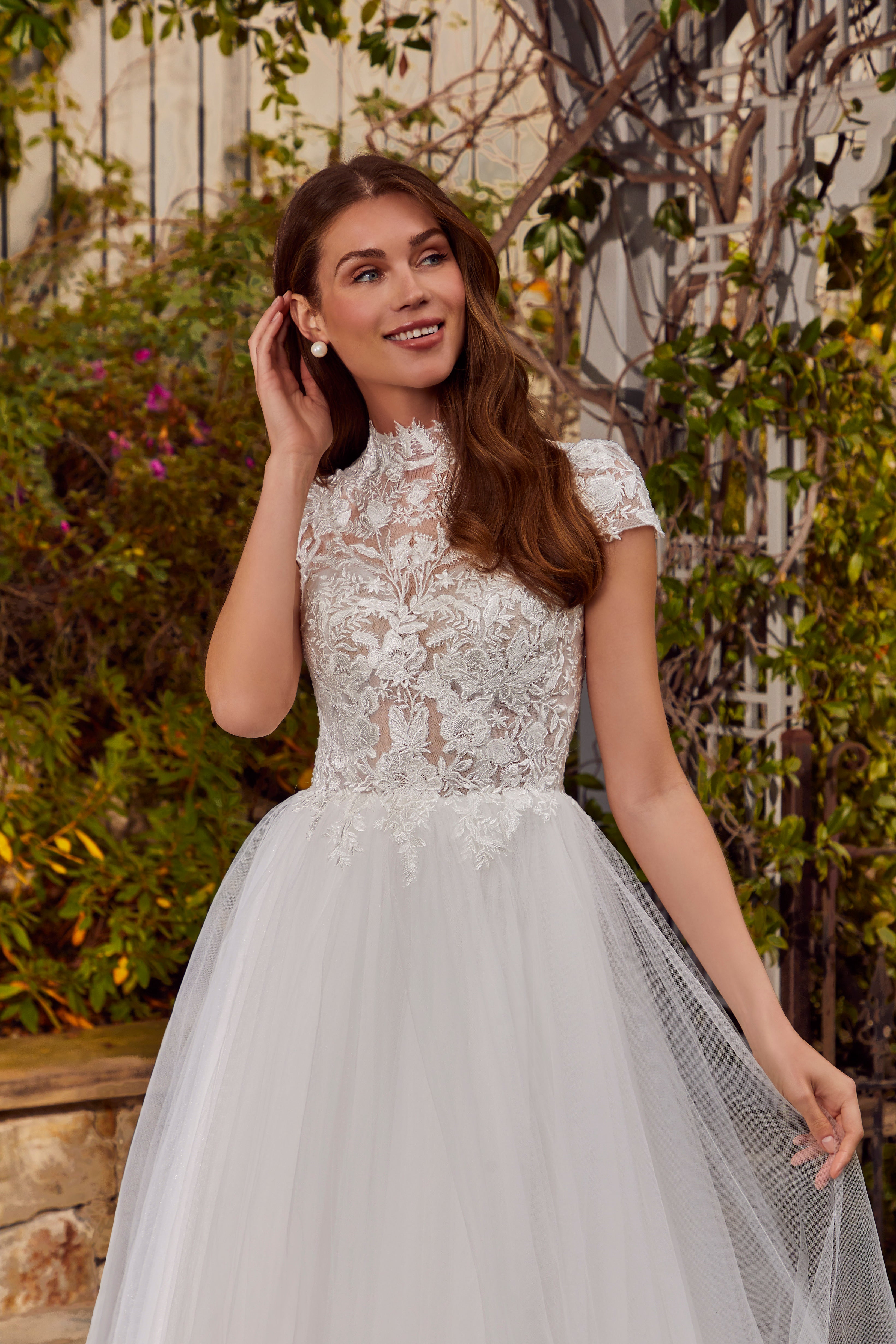 Raelynn Wedding Dress Amore Gowns 4478-0077