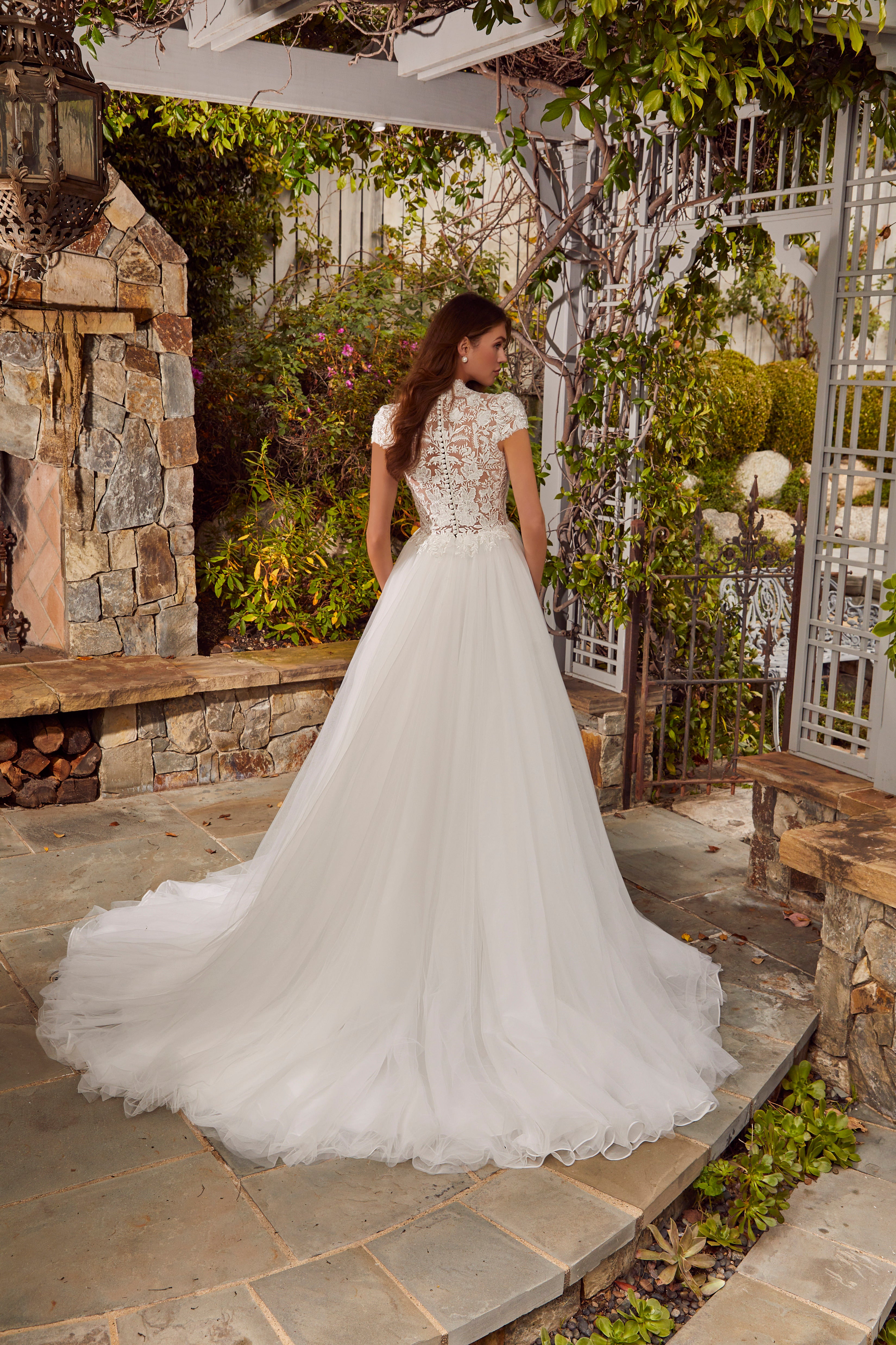 Raelynn Wedding Dress Amore Gowns 4478-0136
