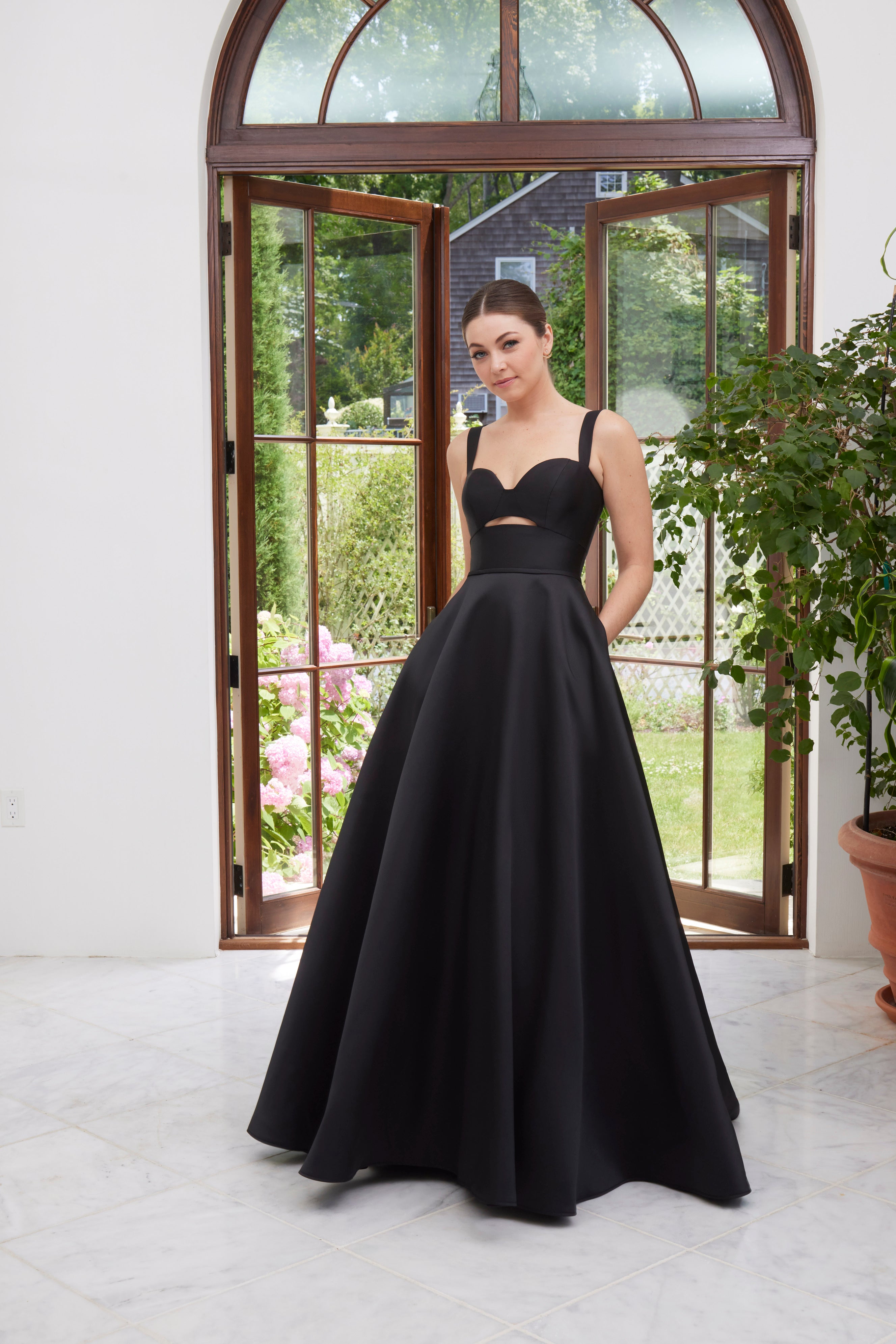49111 Amore Gowns 49111__P1248__Black_0268