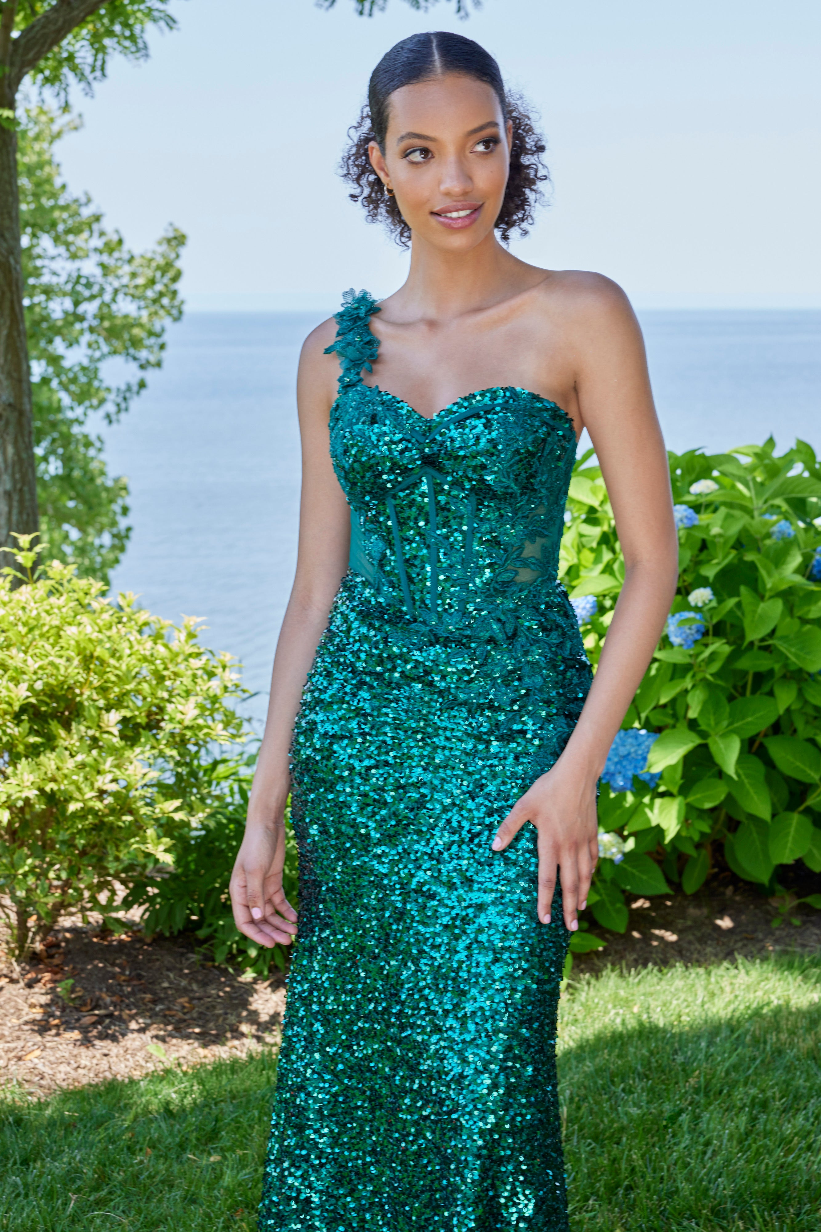49163 1 Amore Gowns 49163__P1278__Emerald_0080