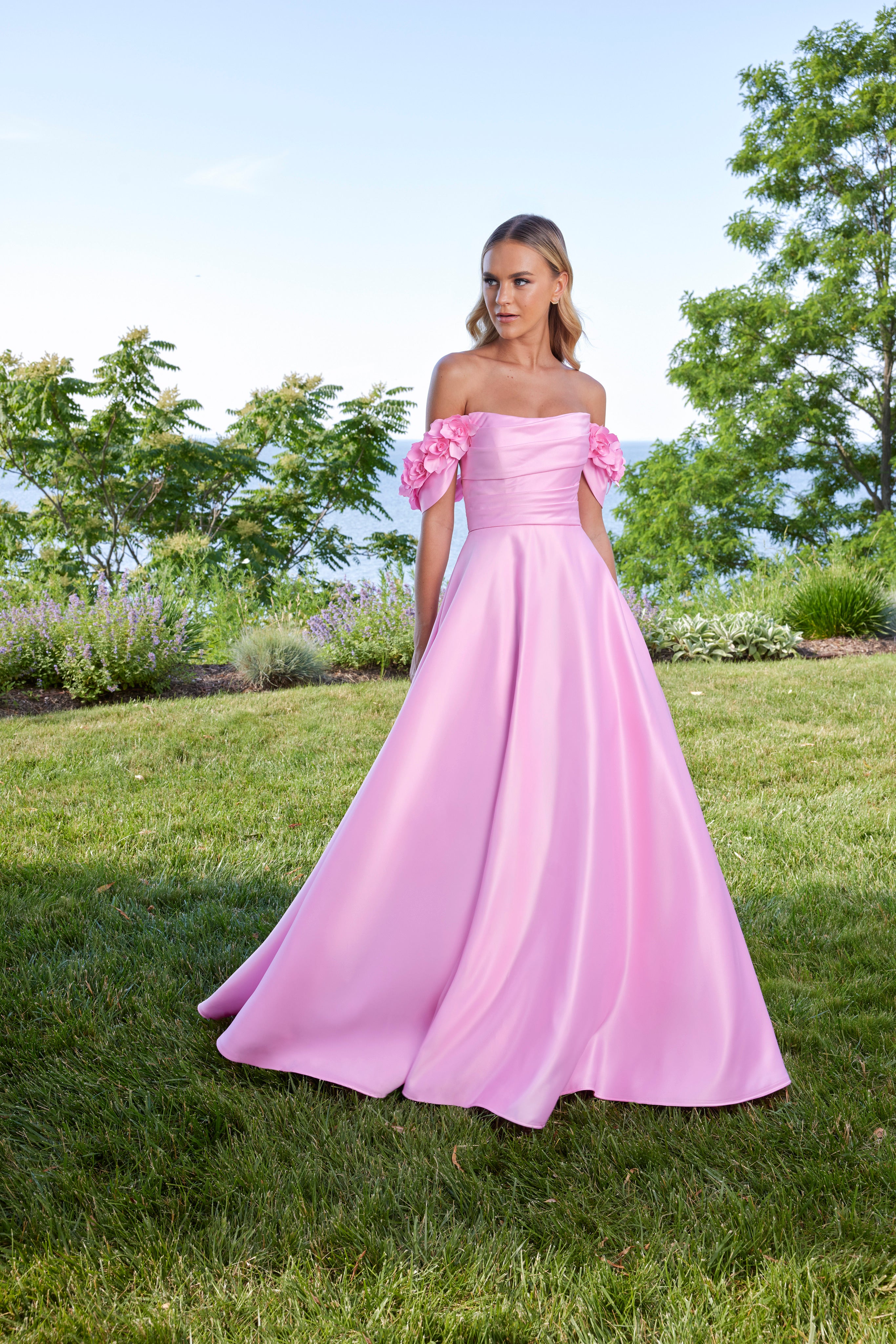 49178 2 Amore Gowns 49178__P1238__NewBubble_1168