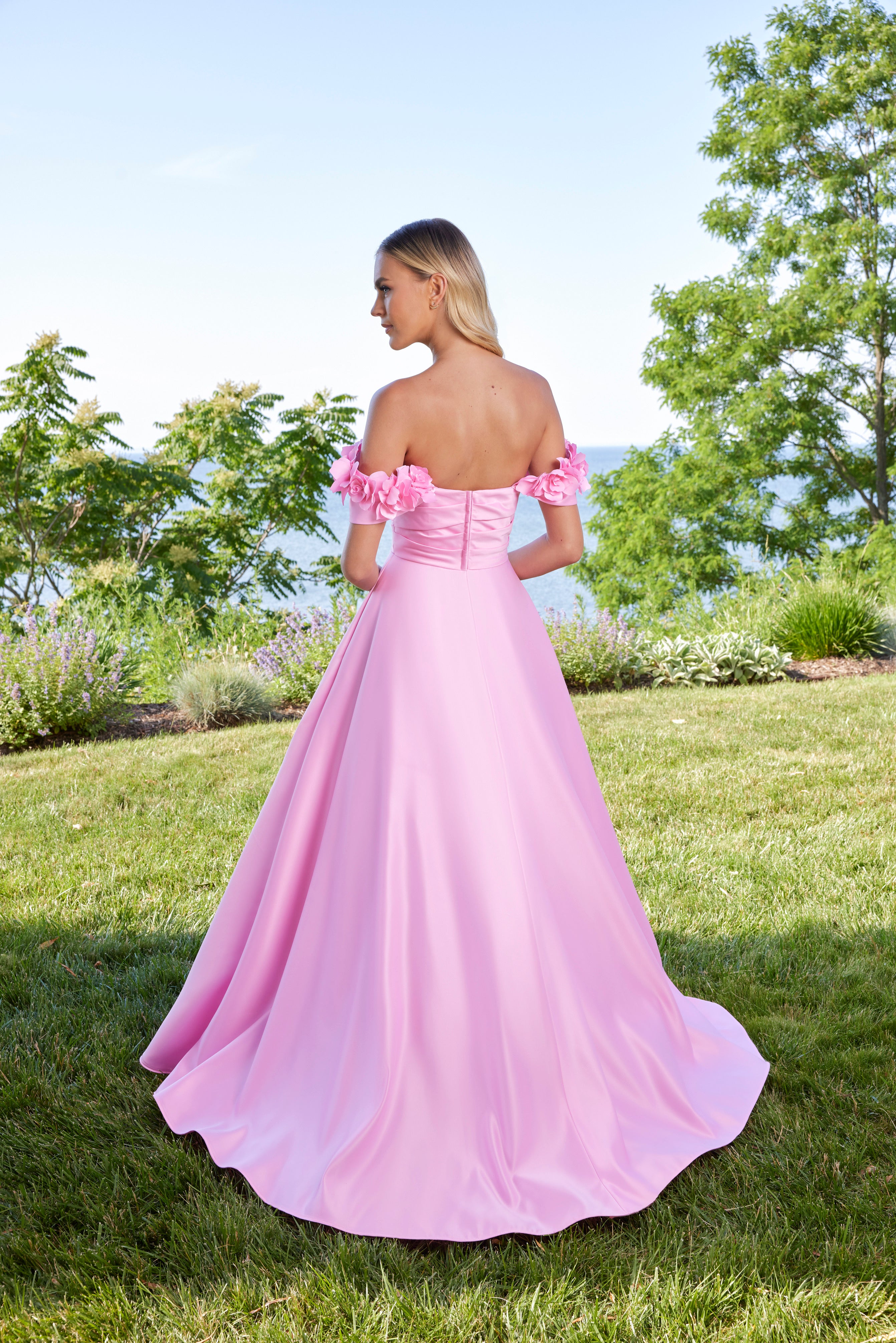 49178 2 Amore Gowns 49178__P1238__NewBubble_1199