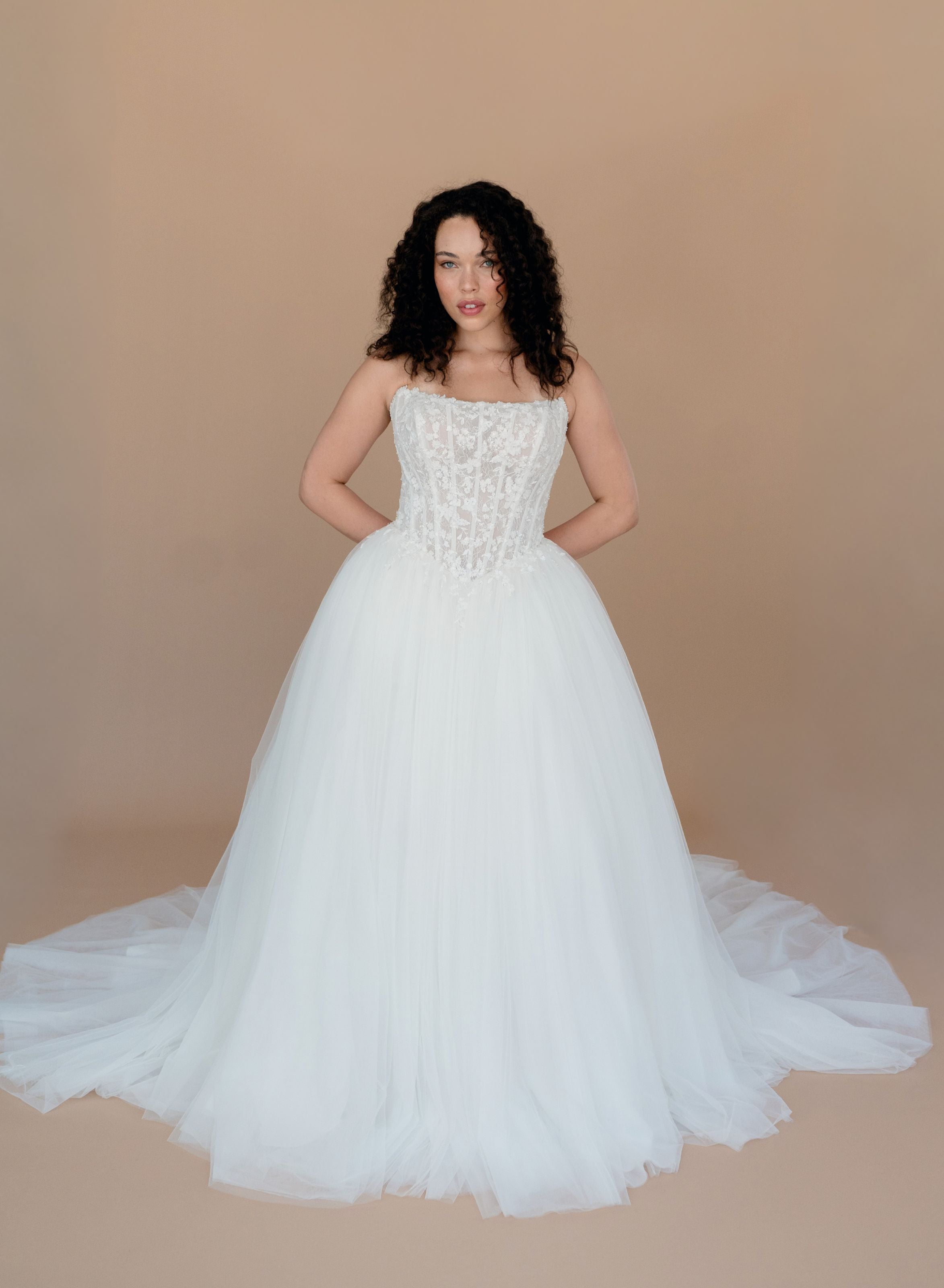 Style: 29518 Amore Gowns 4_0cba9b8e-5ba4-481c-86bd-5e308467a2d7