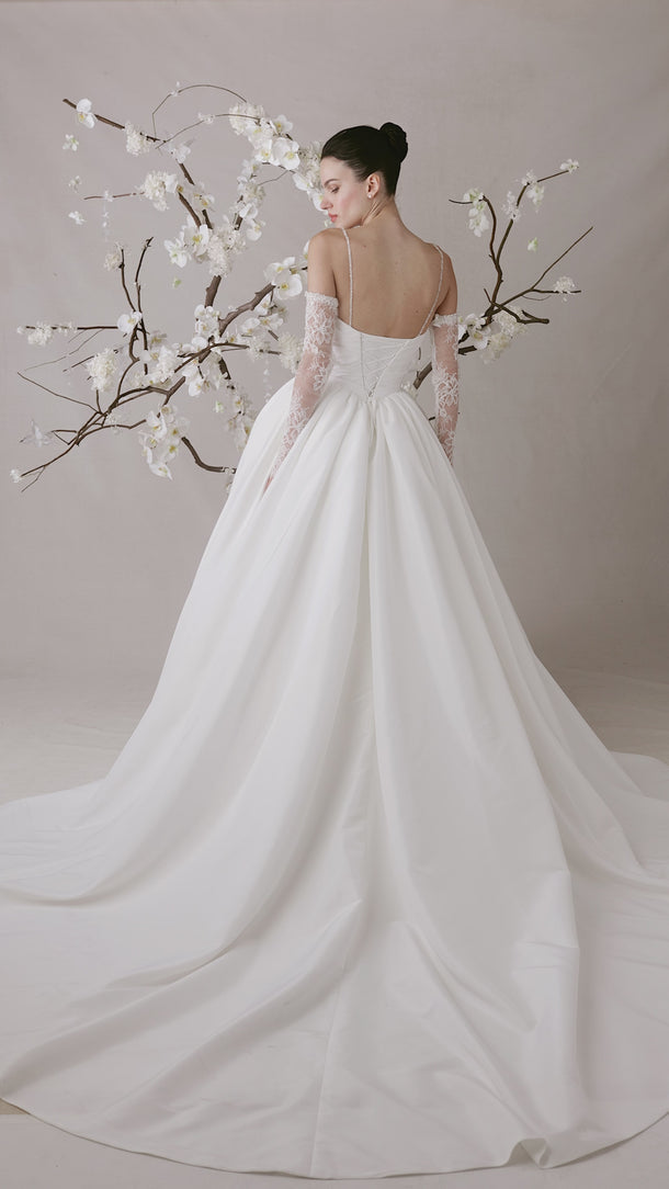 1010003 Amore Gowns 6178e14cd6a44bc485cccee06048de38.thumbnail.0000000000_610x_3684286f-0edb-4cff-8ba8-9485bcb8344d