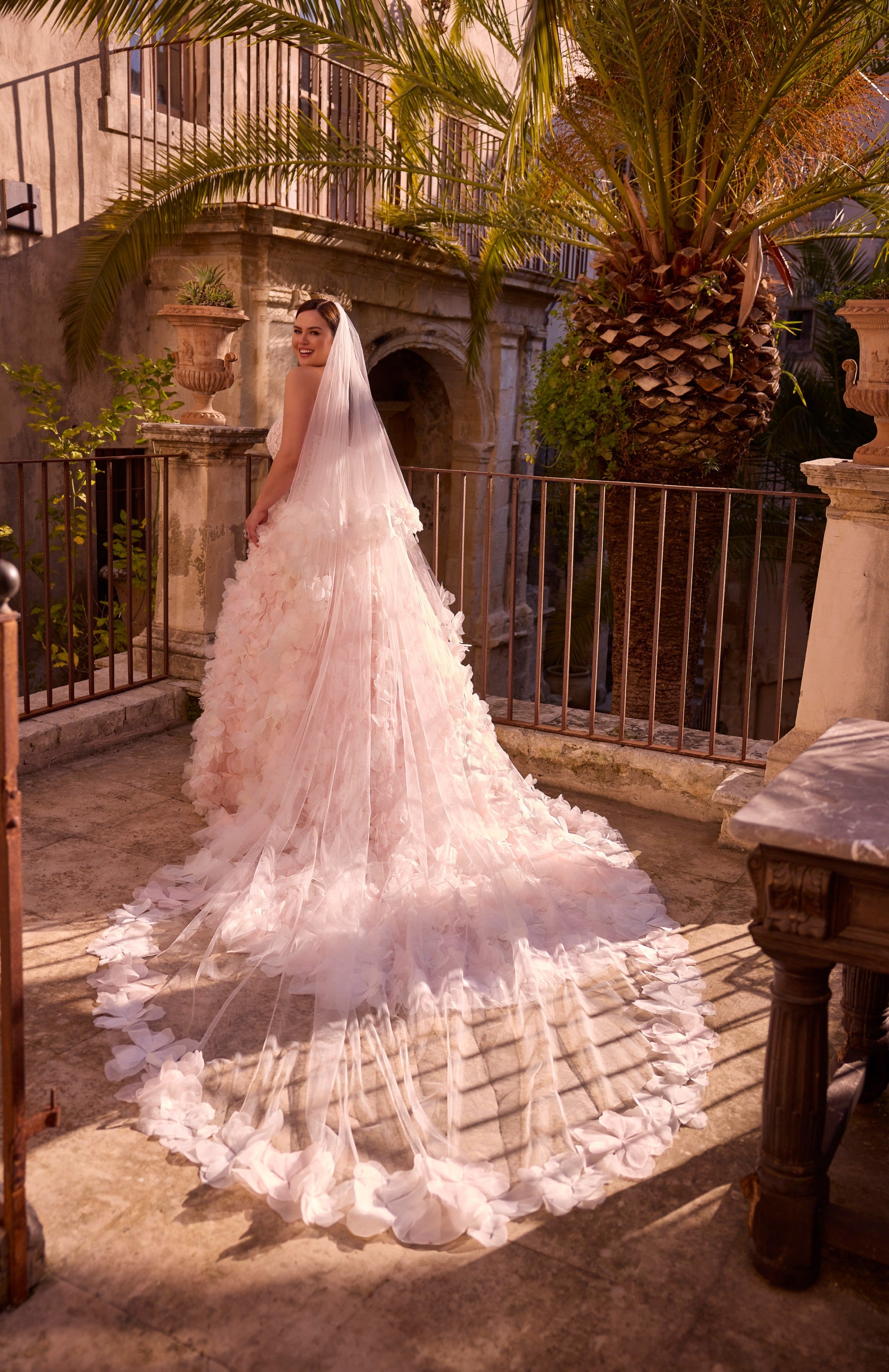 69982 1 Amore Gowns 69982_0120