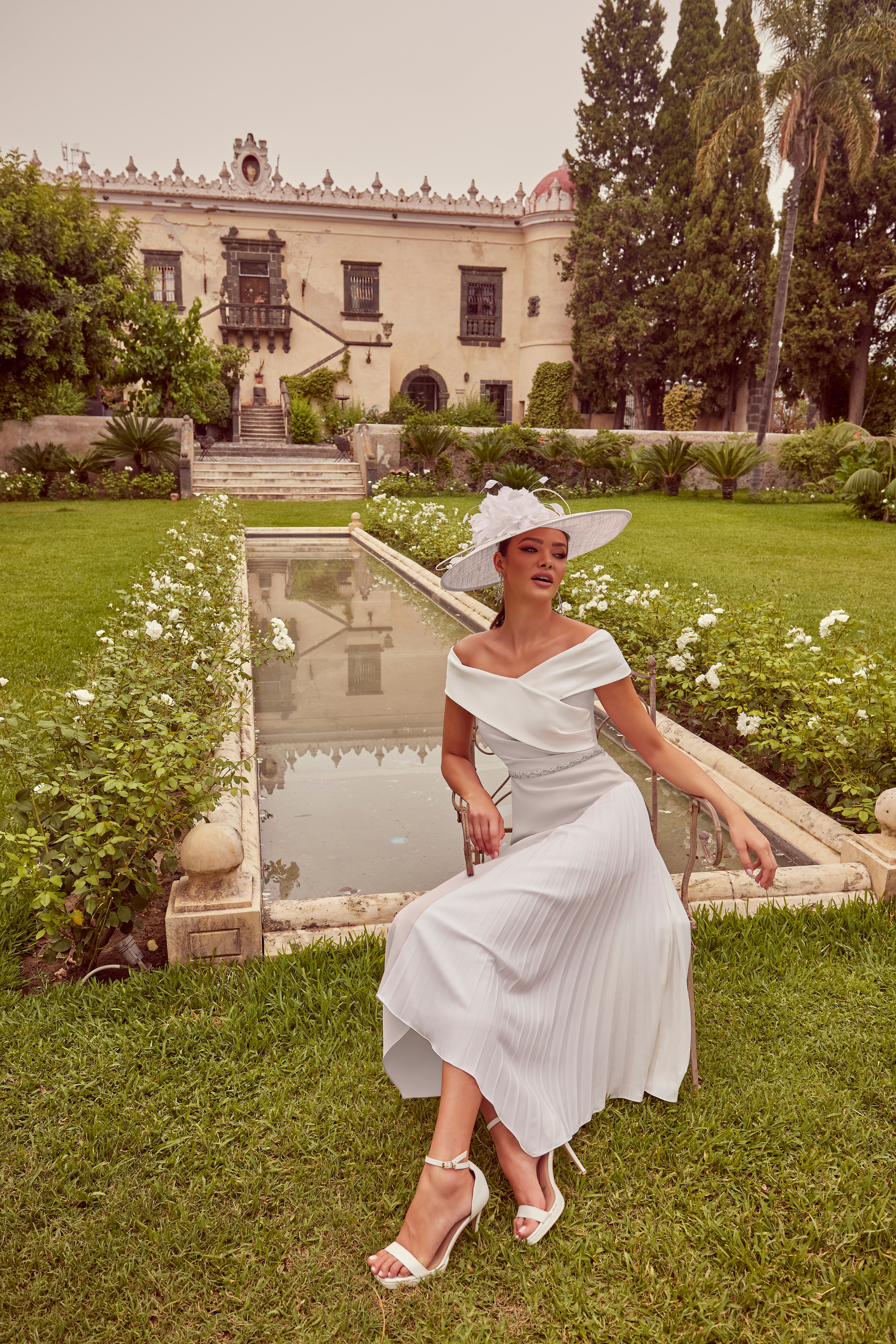 992418 Taupe Amore Gowns 992418_040_TAUPEIVORY