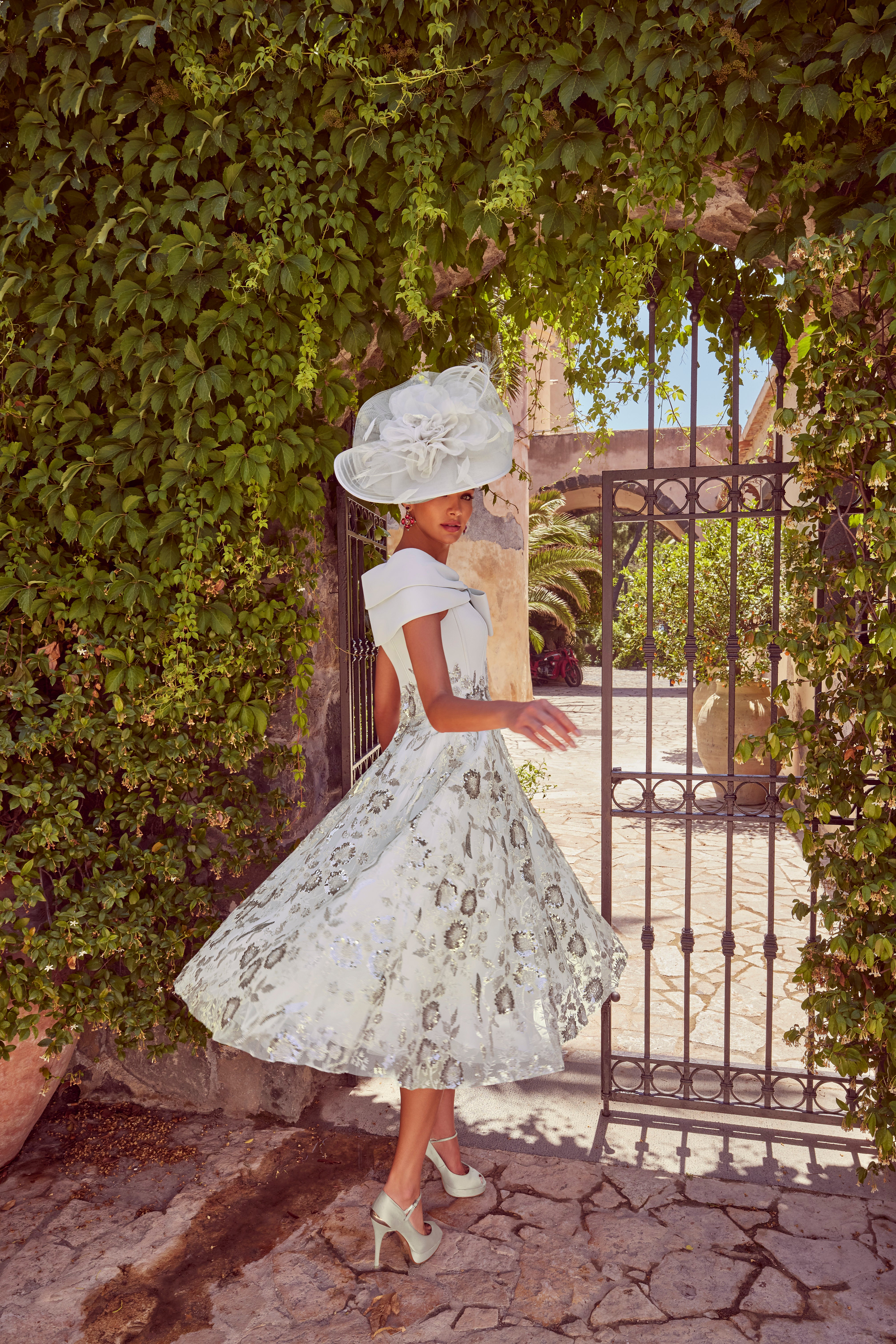 992420 Silver Amore Gowns 992420_Silver