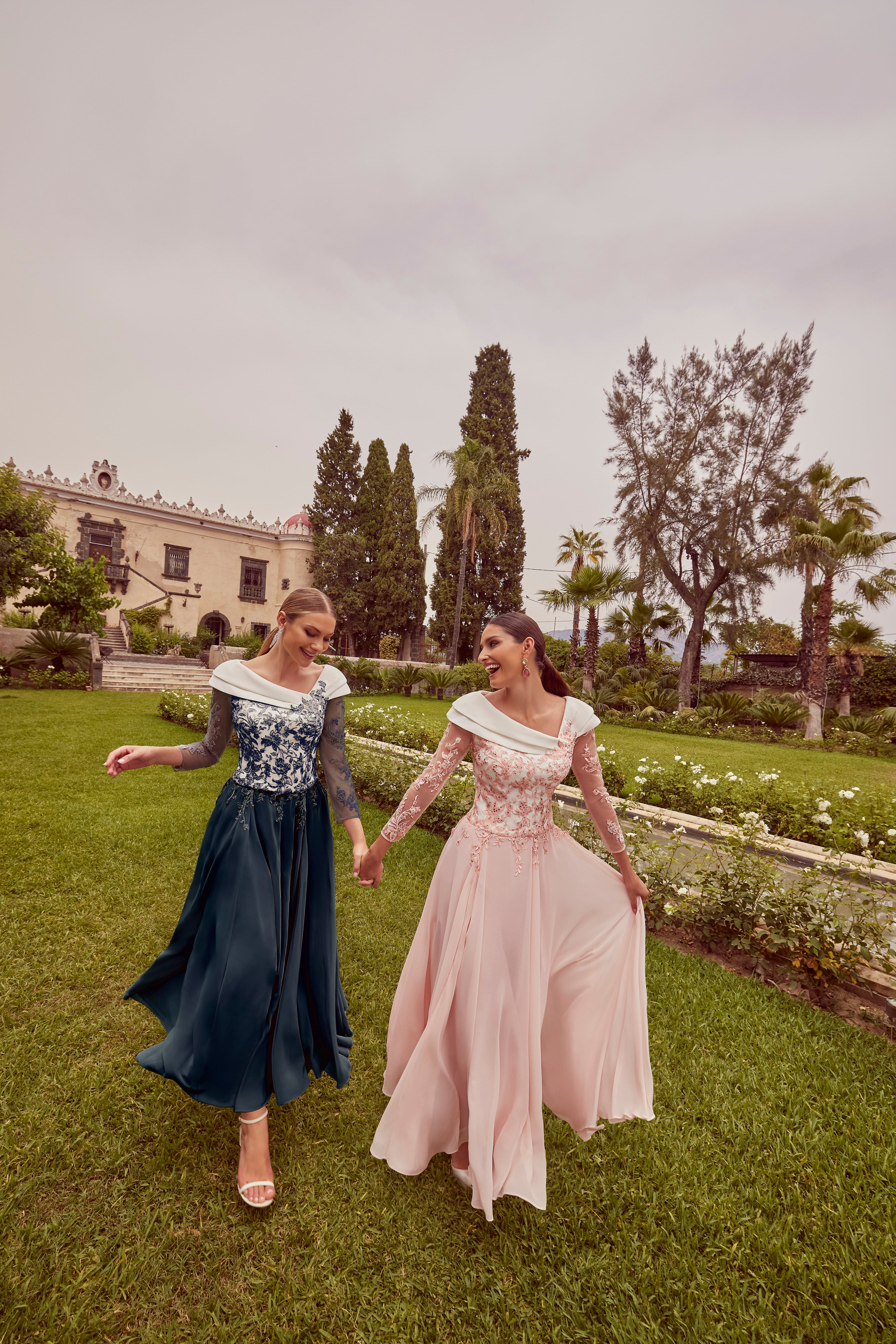 992423 Ivory Amore Gowns 992423_Ivory_Navy