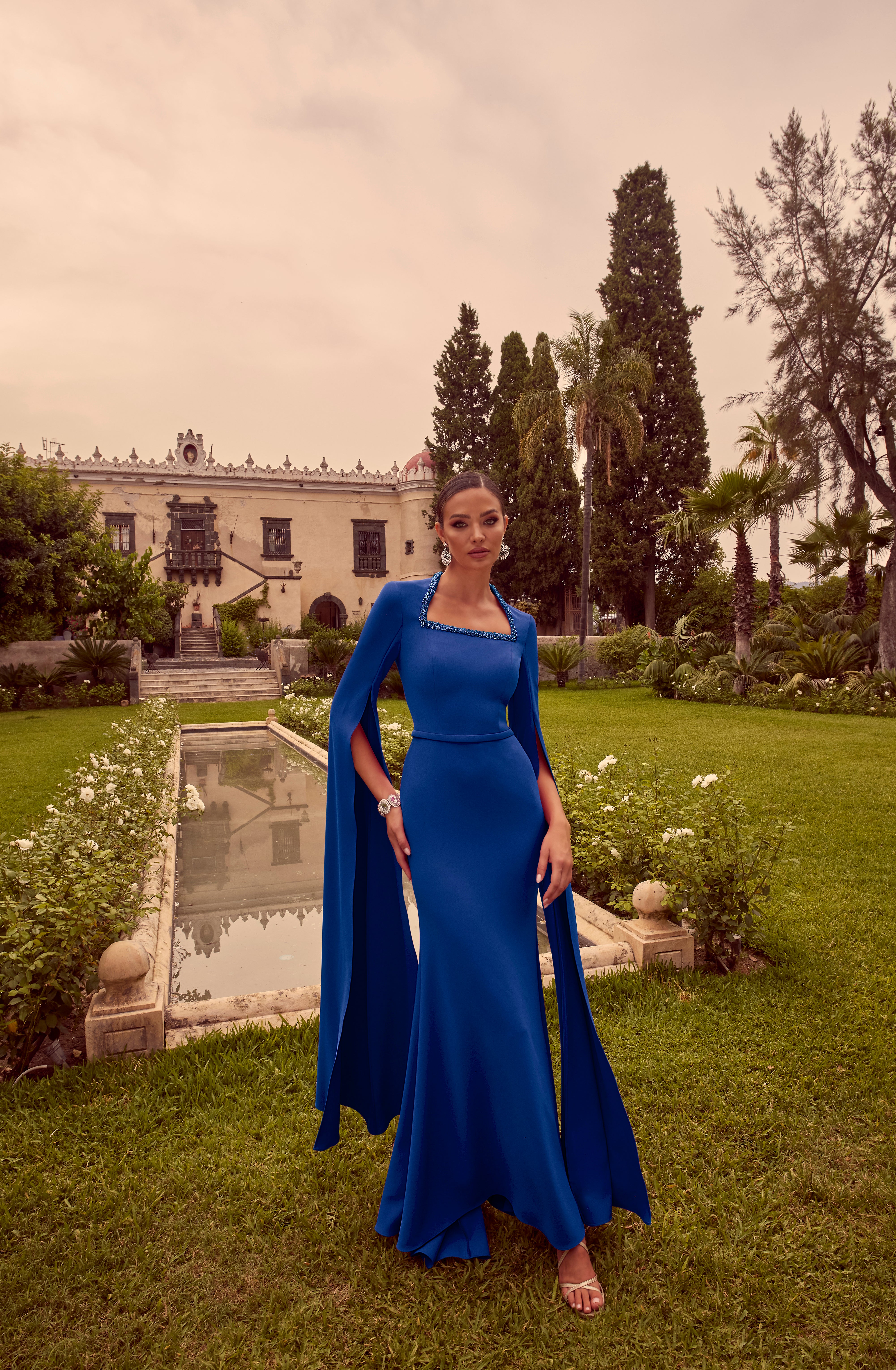 992467 Navy Amore Gowns 992467_083_Navy