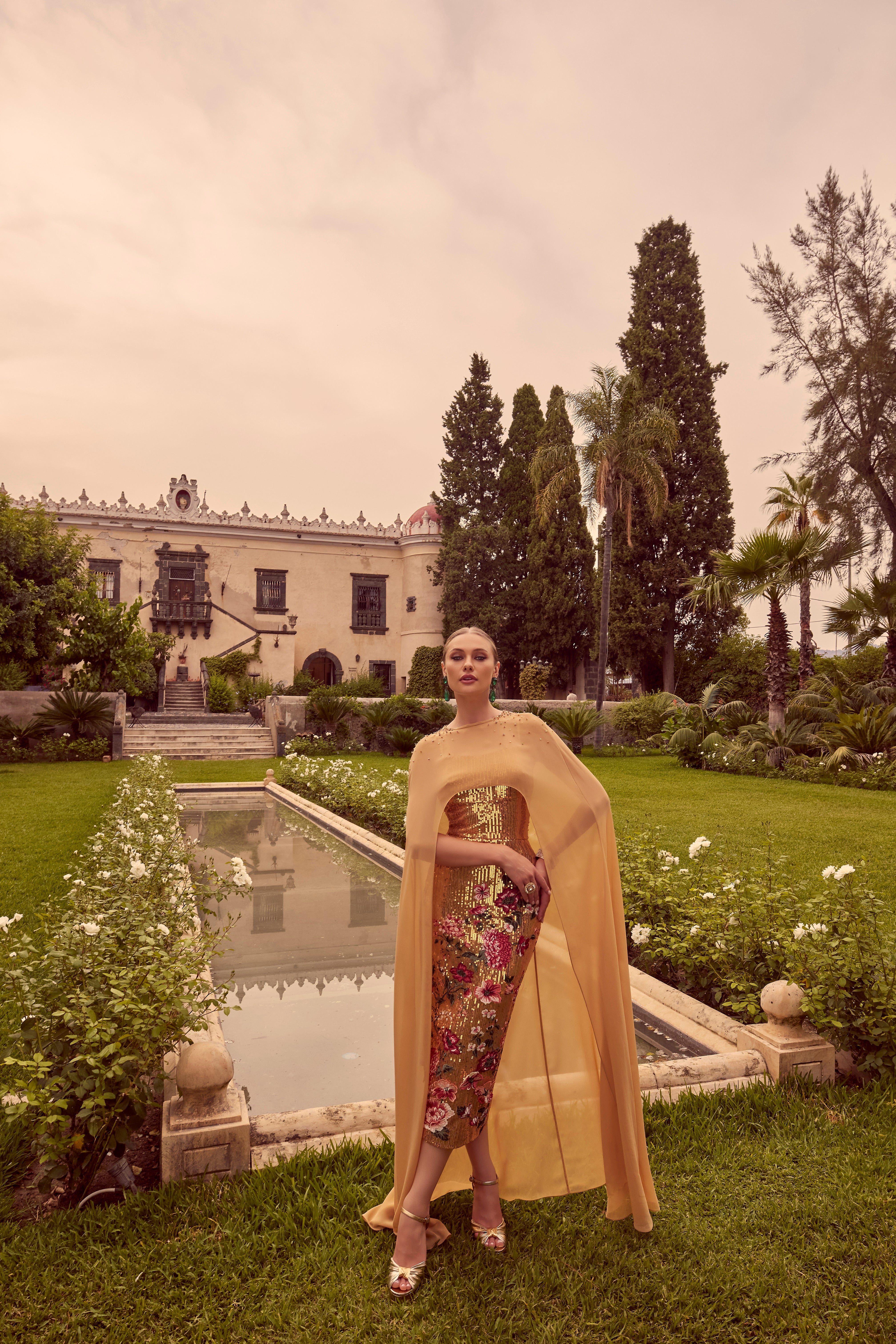 992476 Amore Gowns 992477_010