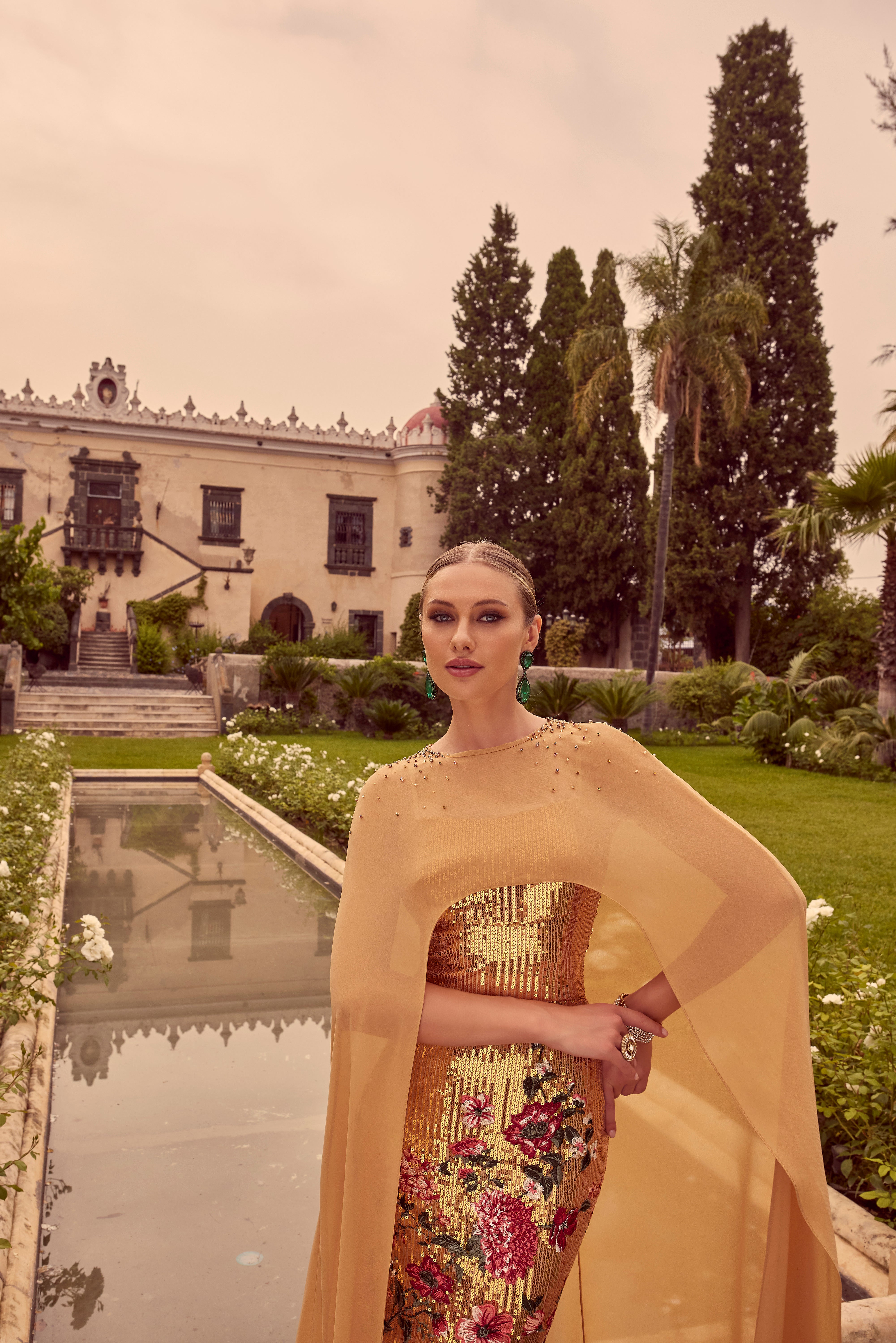 992476 Amore Gowns 992477_022