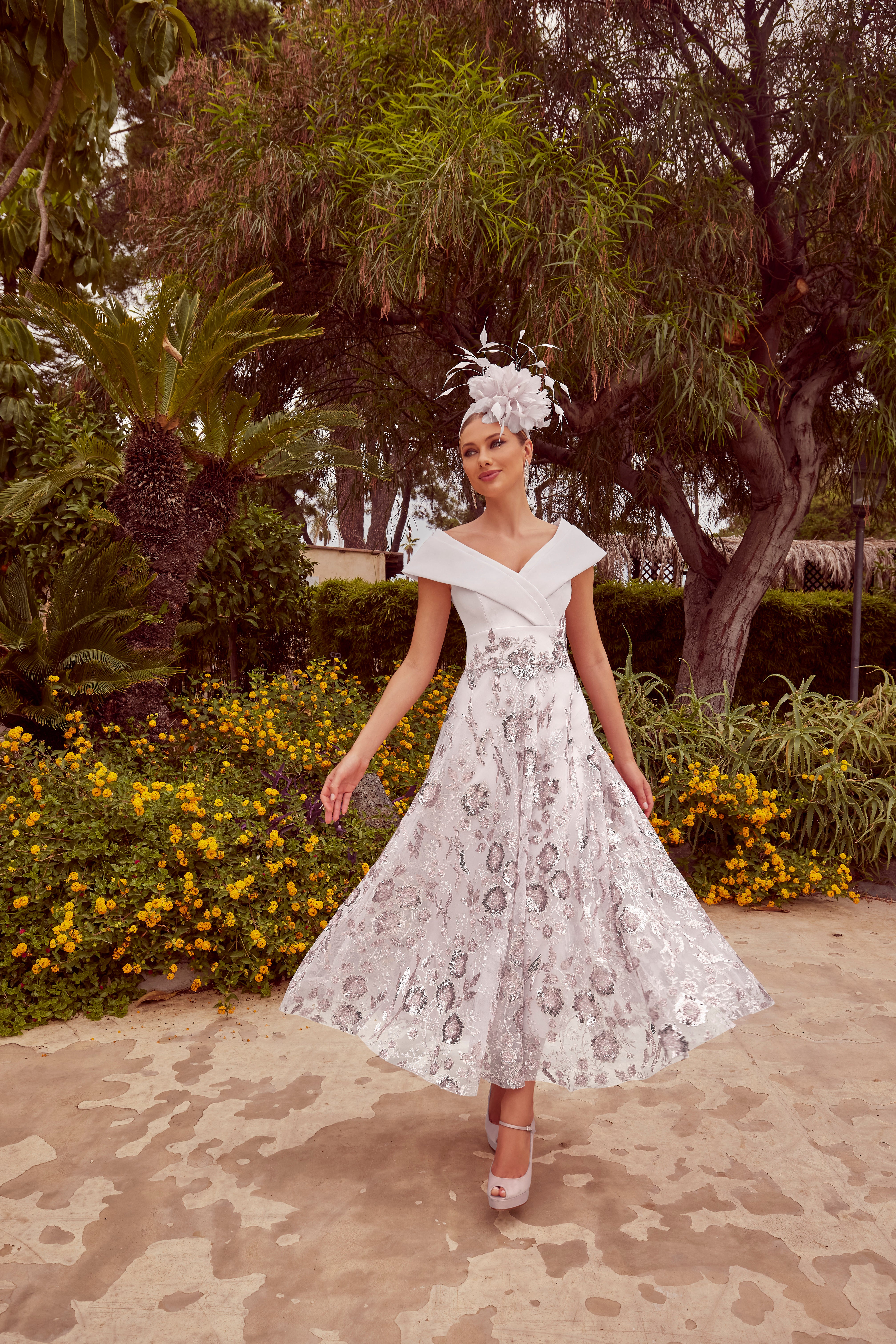 992480 Silver Amore Gowns 992480_Silver