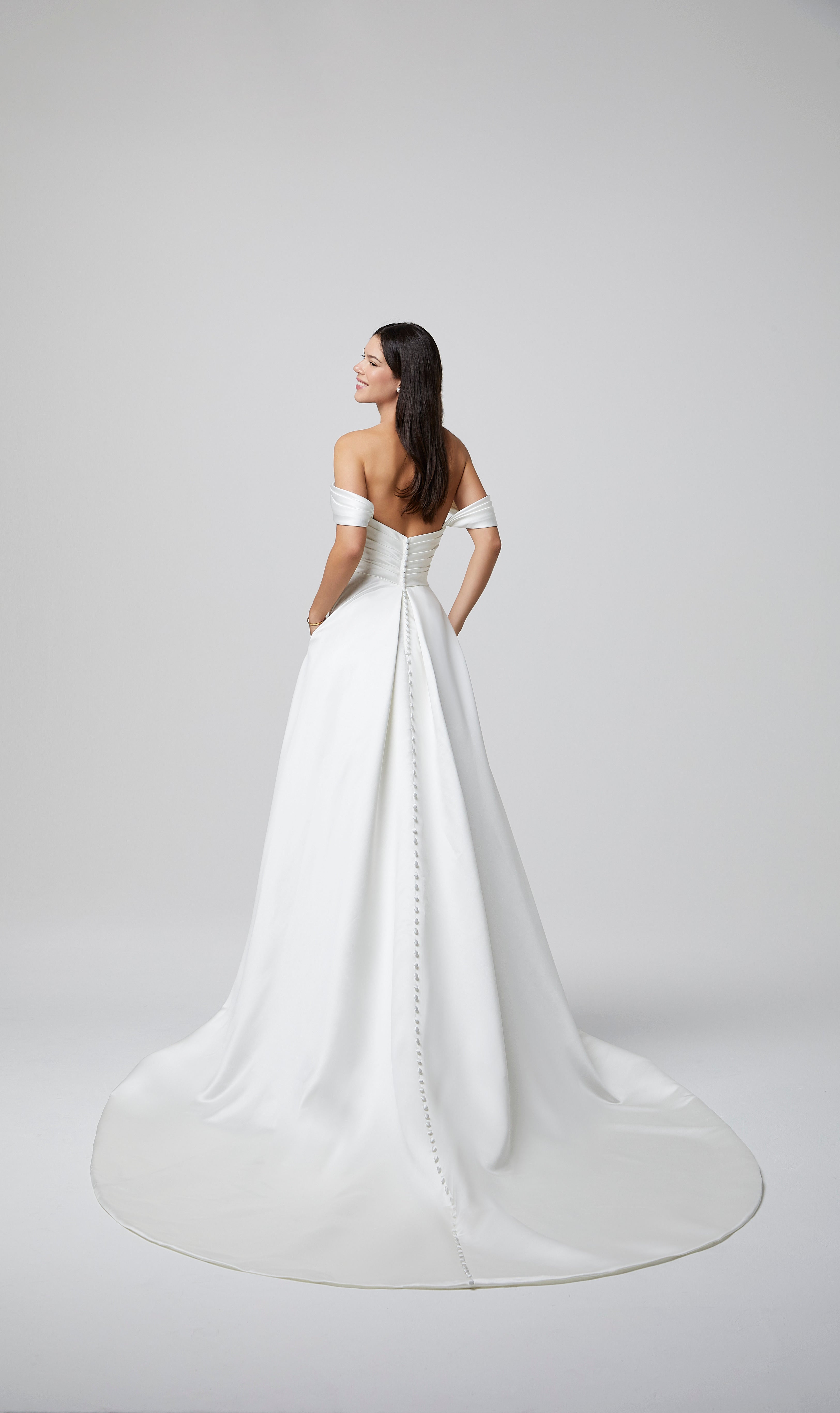Radiance Amore Gowns E2673-0106