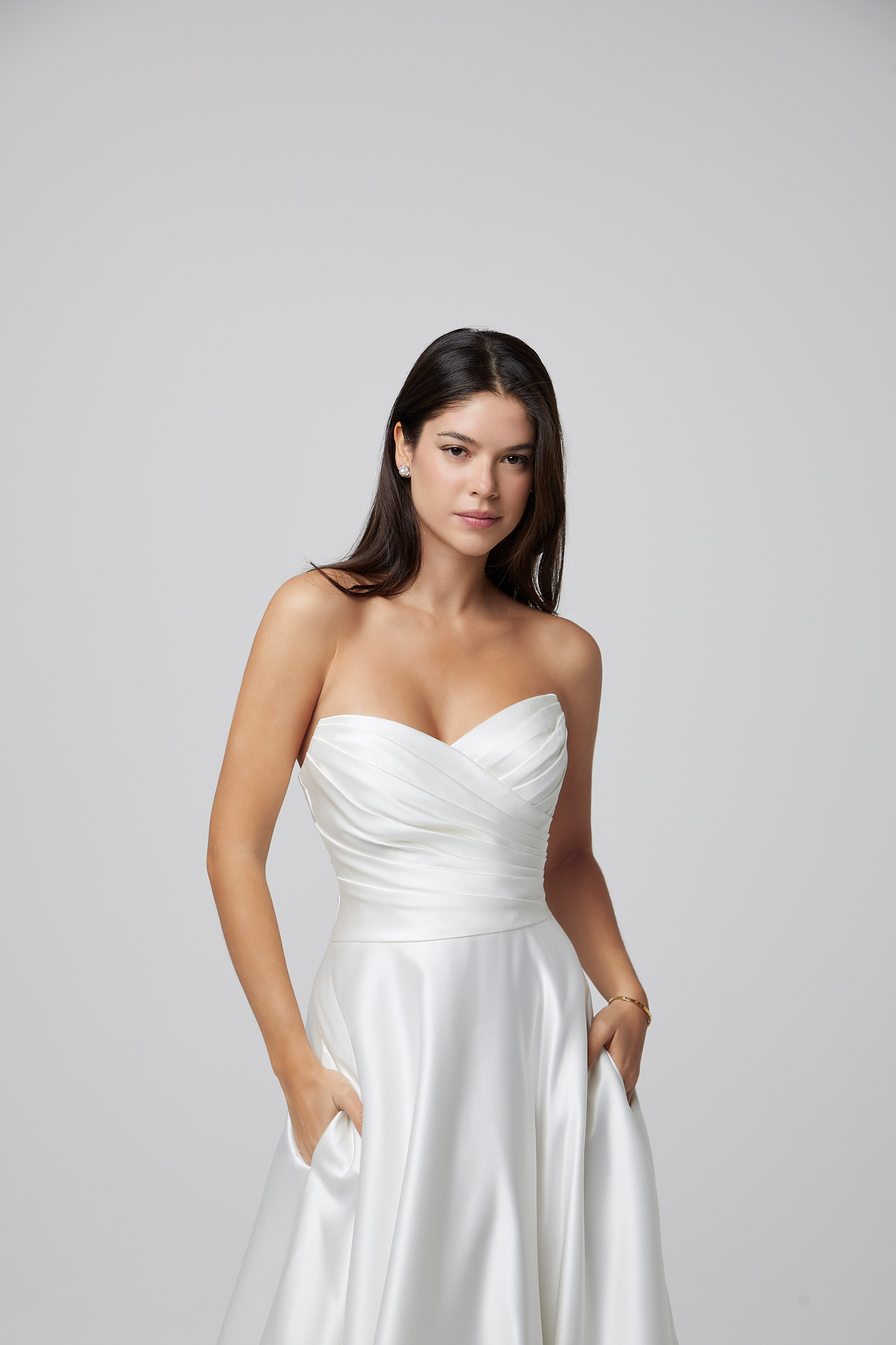 Radiance Amore Gowns E2673-0137