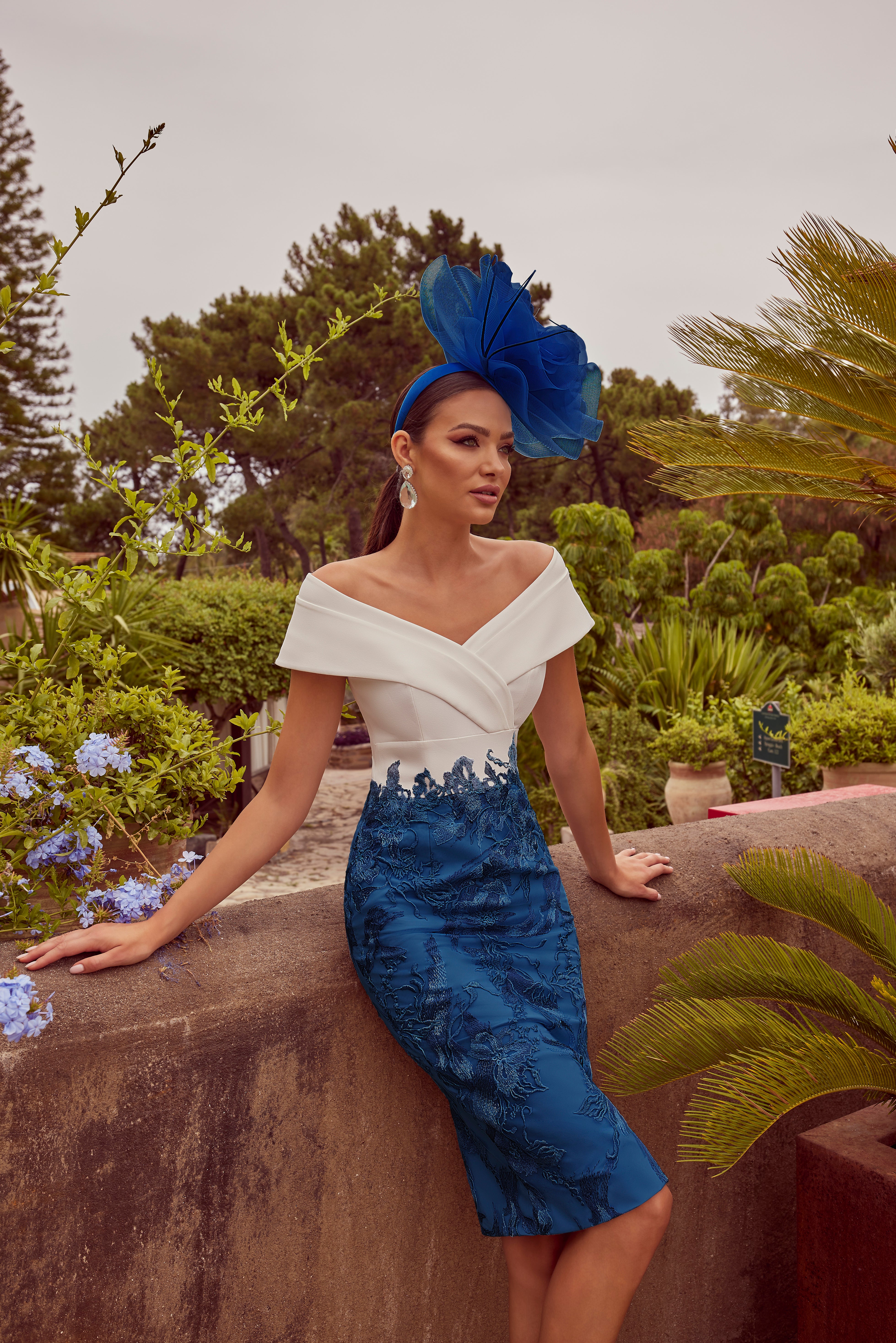 SHOT02 Navy Amore Gowns SHOT02_992441_032_NavyIvory