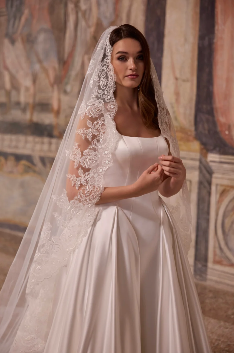 Amata Wedding Dress
