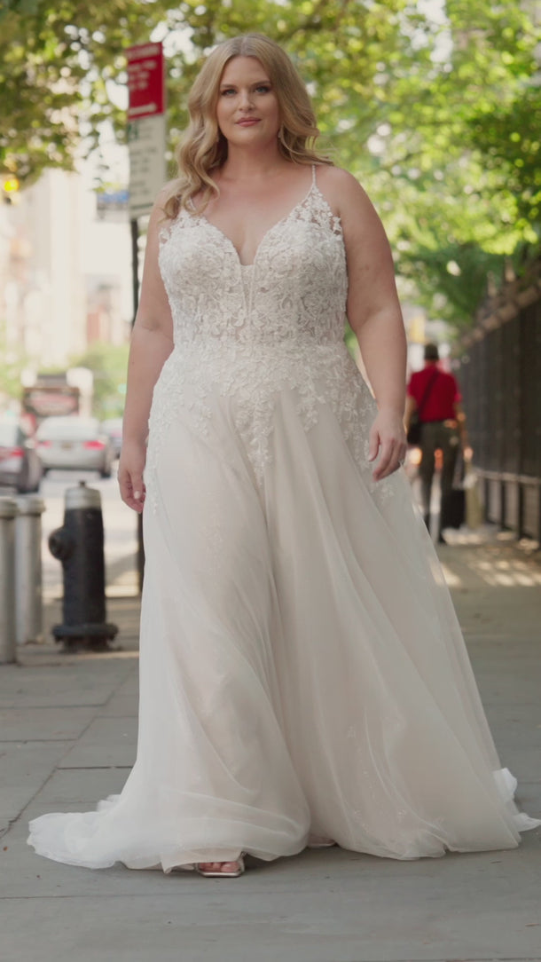 Hunter Wedding Dress Amore Gowns cb9c166fd60f41c6b661a10527739311.thumbnail.0000000000_610x_e8c77aca-88ea-42c4-b652-47ffdda2b954