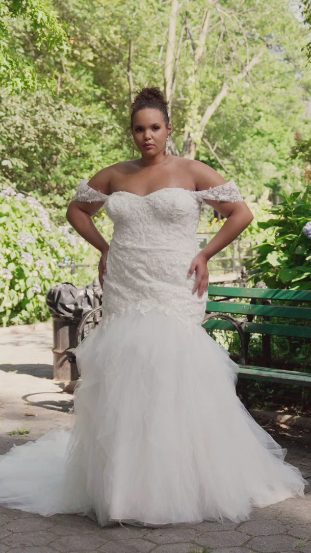 Hillary Wedding Dress Amore Gowns d3ead40d6b044551ad04bb4092d9e569.thumbnail.0000000000_610x_17093ff2-1985-4ef8-97b9-98aa39c82d5a
