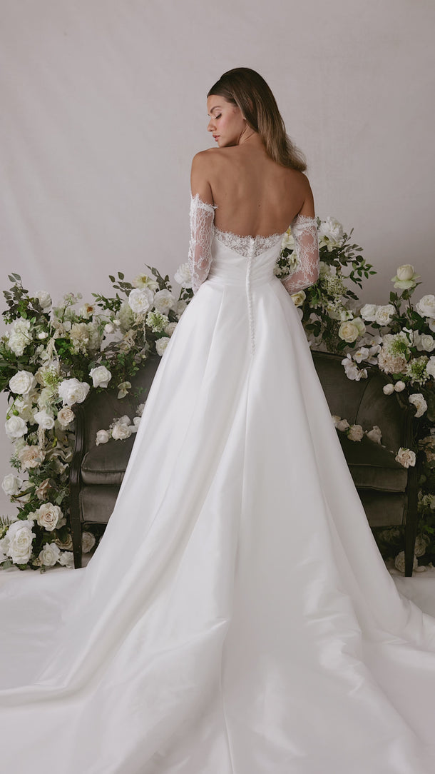 1010001 Amore Gowns efbd53a2189d46e6a697bc3181c44bb9.thumbnail.0000000000_610x_f22c5da6-d7c8-4c91-878d-5faee5fd5be7