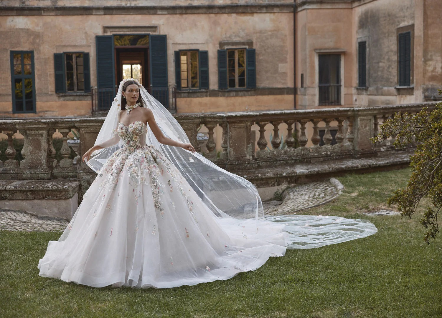 10301 Veil Amore Gowns imgi_101_63201-10301-10302_03733_1728x_e68410bd-1578-450e-bcf8-9b21747261d2