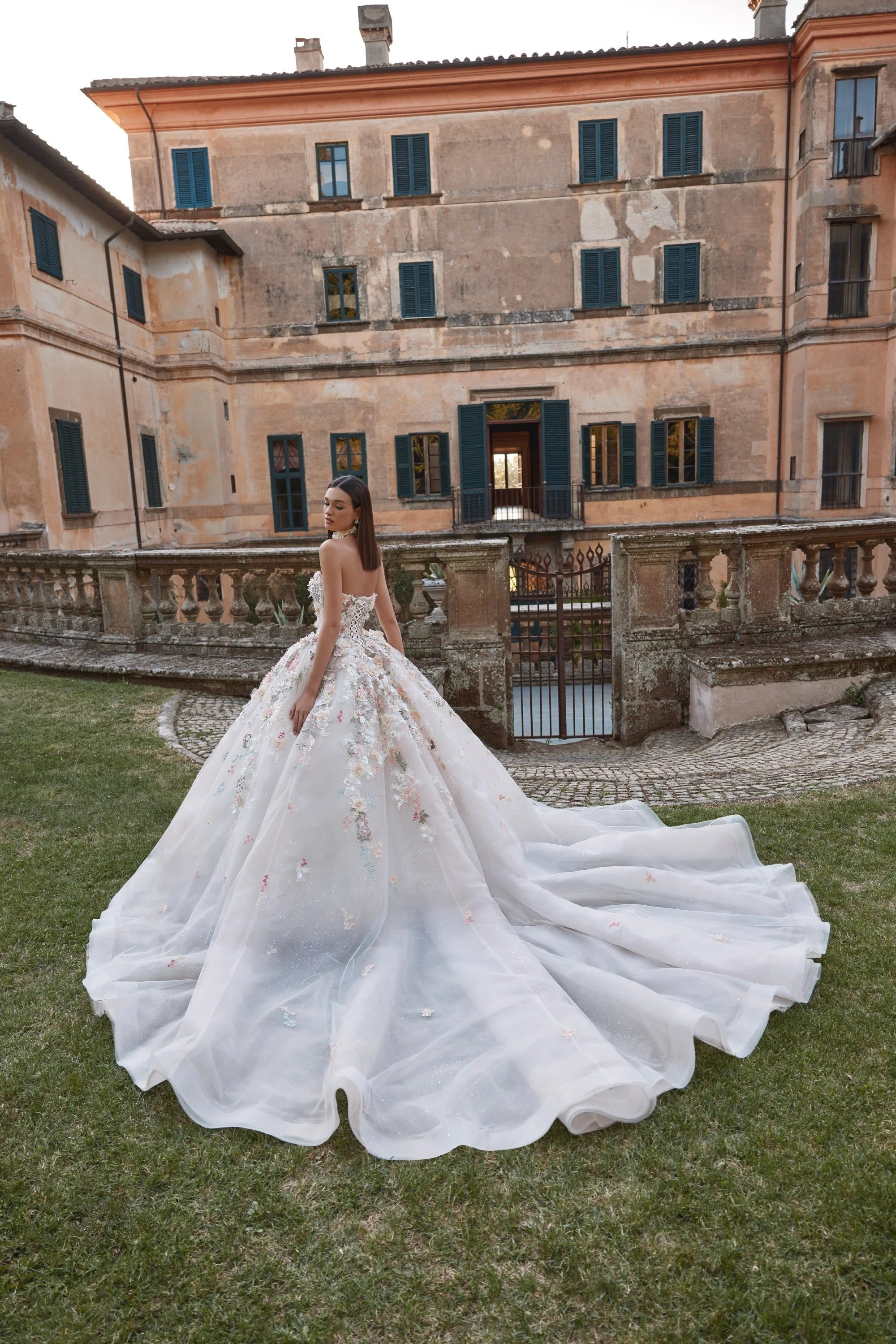 Aurora Wedding Dress Amore Gowns imgi_102_63201-10301-10302_03886_2048x_e7c67f68-1aeb-4d2b-b271-f8538b904a51