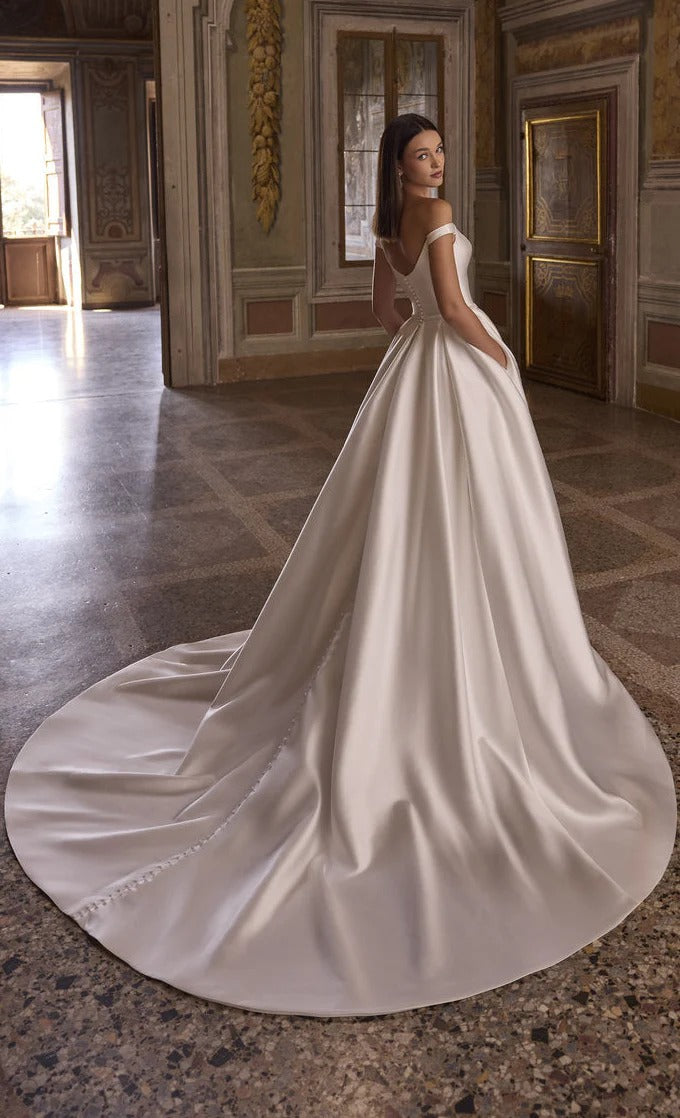 63221 Amore Gowns imgi_102_63221-10339_02653_1080x_623a9c8e-5bf0-44f2-ad40-713e19510fbf