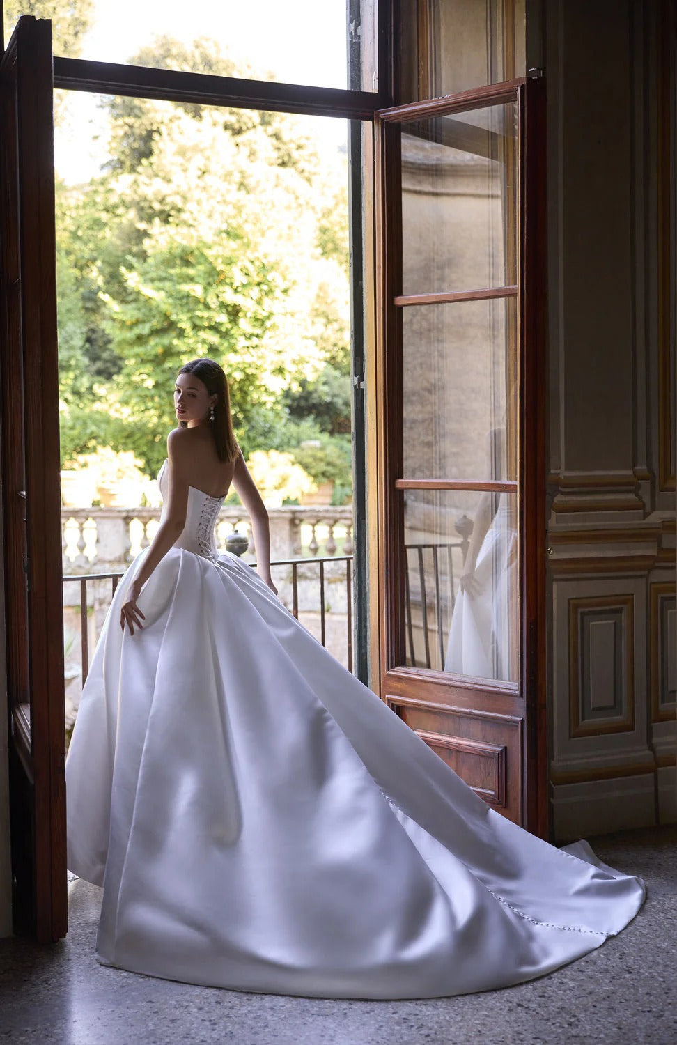 63223A Amore Gowns imgi_102_63223_02788_1728x_be28993b-1e00-4f03-a007-eda804d585b4