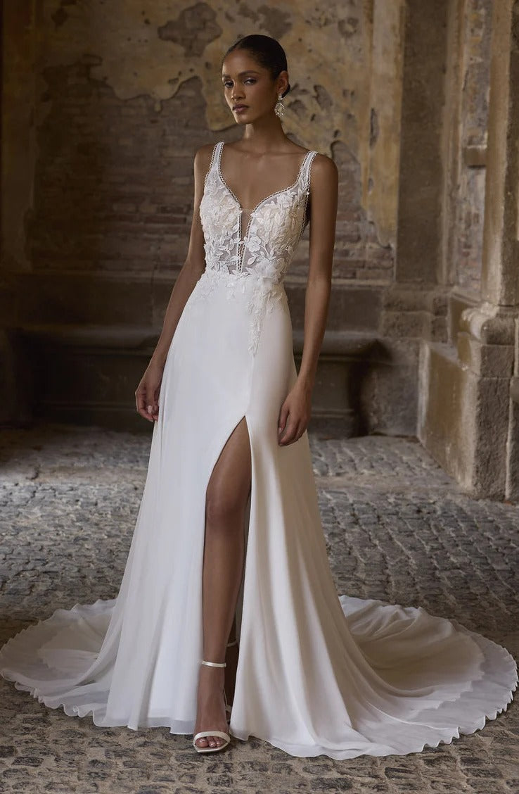 63264 Amore Gowns imgi_102_63264-10335_02227_1512x_cfb3bae7-f6bd-40f0-a016-0182e93c0ace