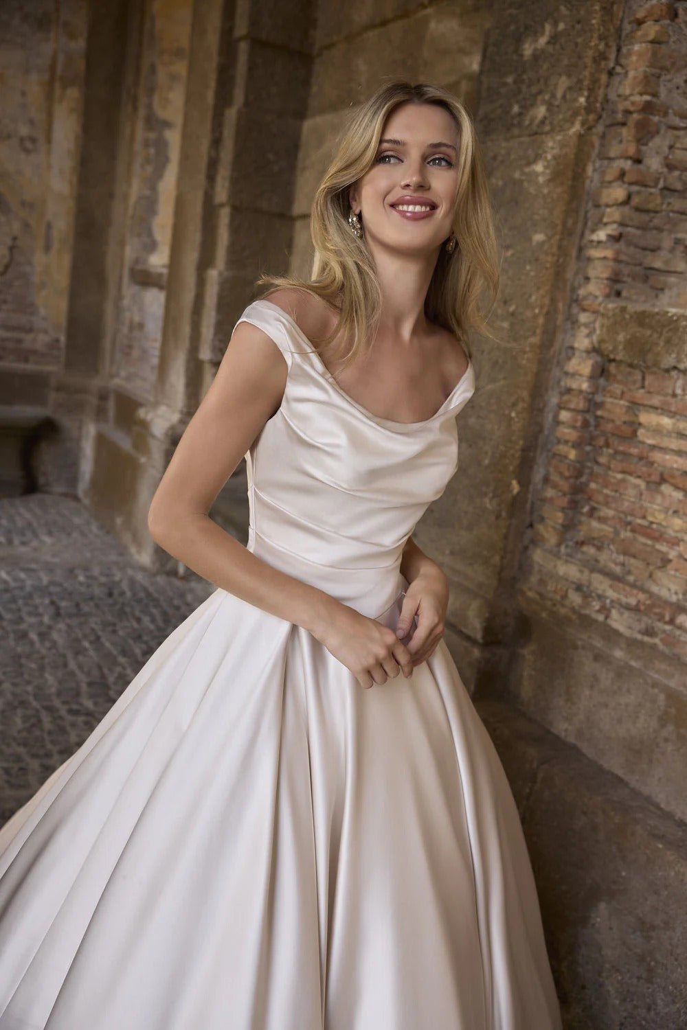63230 Amore Gowns imgi_103_63230_02168_2048x_198dde05-5180-4811-9c5d-0cfdf69e7459