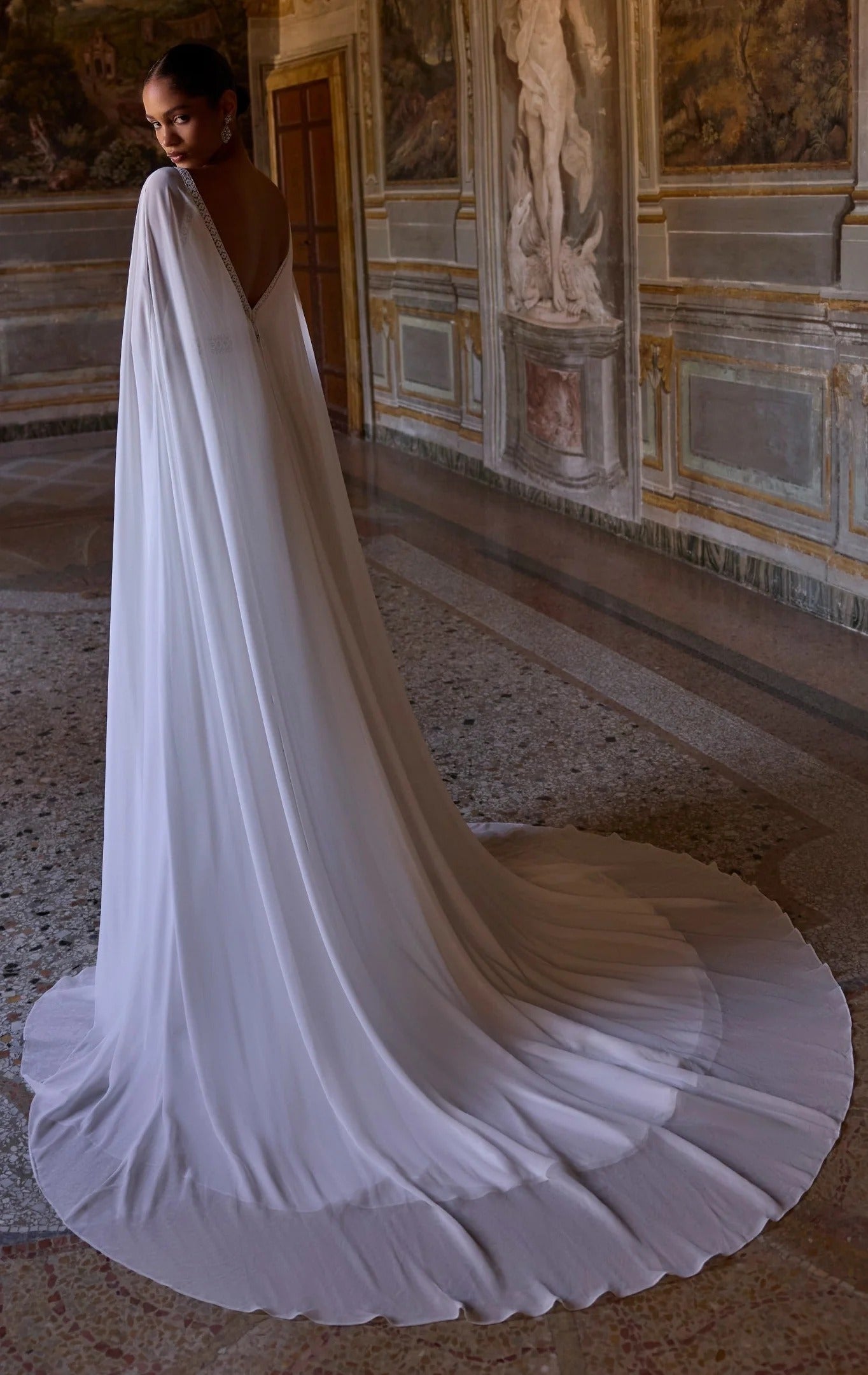 63258 Amore Gowns imgi_106_63258_00666_2048x_e940c16a-9841-4048-bc34-96f3cd763467
