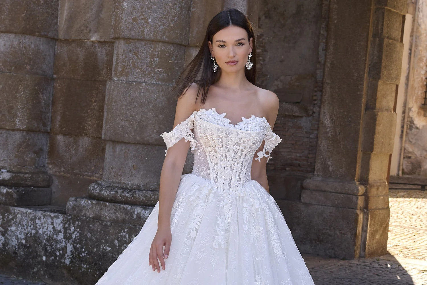 Athena Wedding Dress Amore Gowns imgi_112_63204-10306-10307_00056_2048x_ab0b66e1-e02a-4274-b27f-94db03ce48de