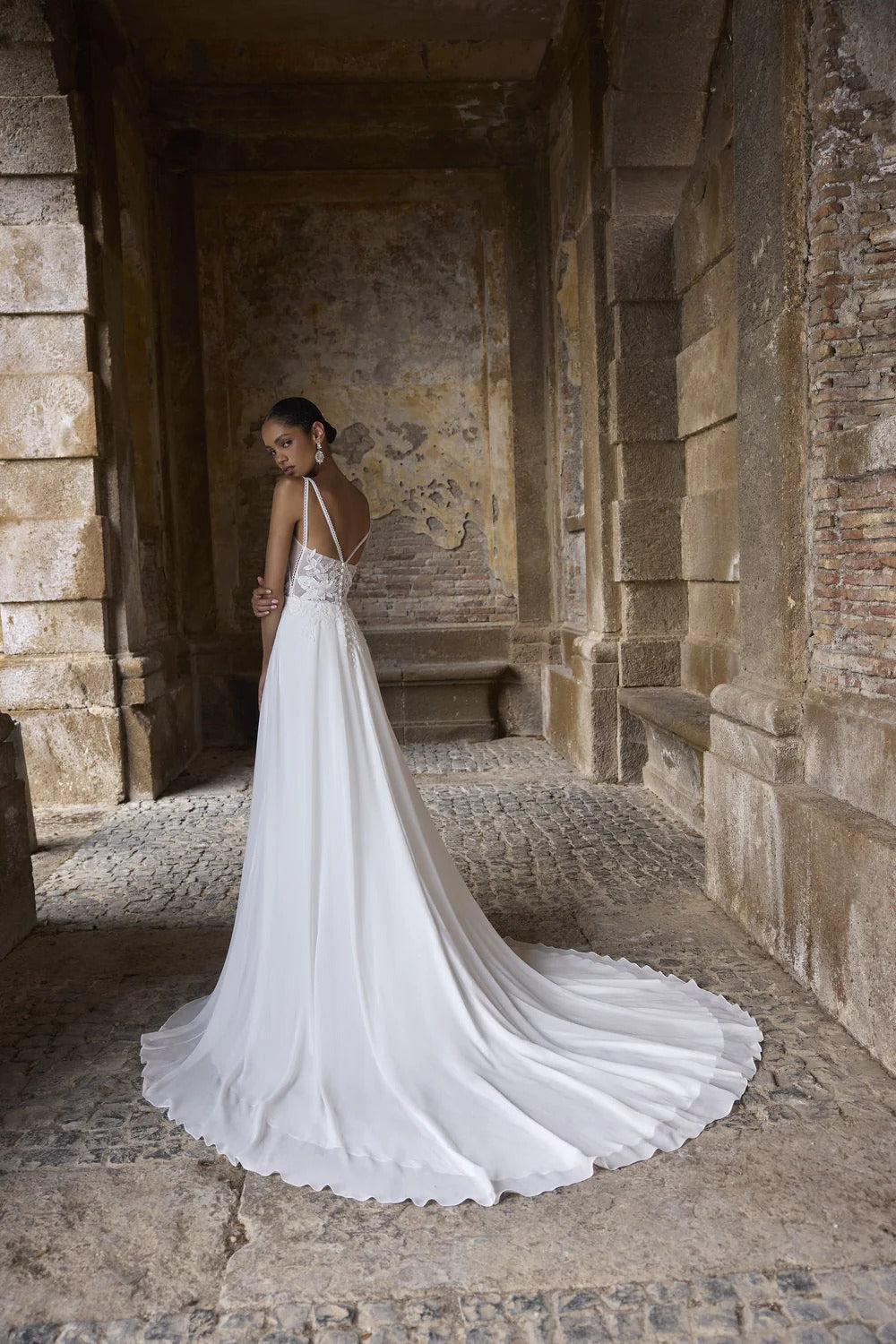 63264 Amore Gowns imgi_112_63264-10335_02412_1728x_883963fd-03f2-44d8-81cd-5cd043f57af2