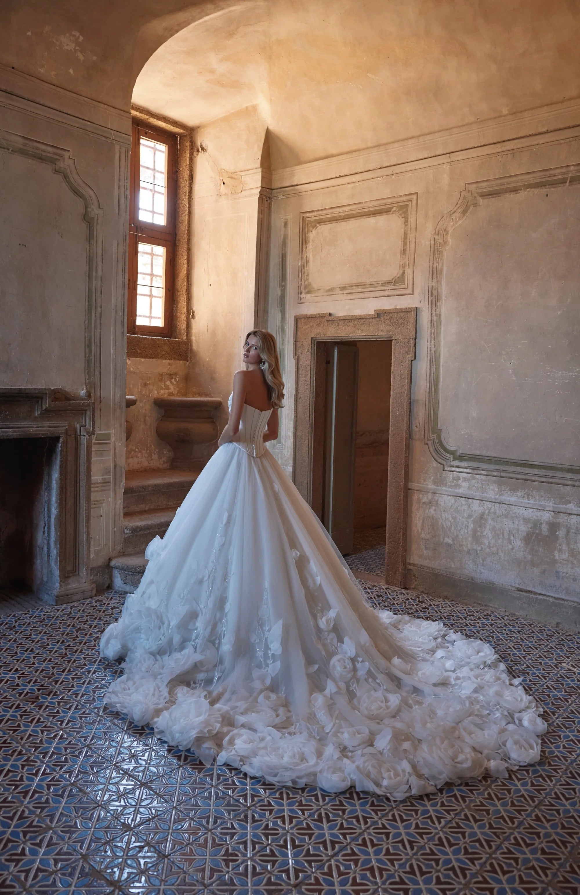 Anais Bodice Amore Gowns imgi_116_63212-63210_00706_2048x_bd573de3-f0b0-49d4-a76f-3c2fef6a9183