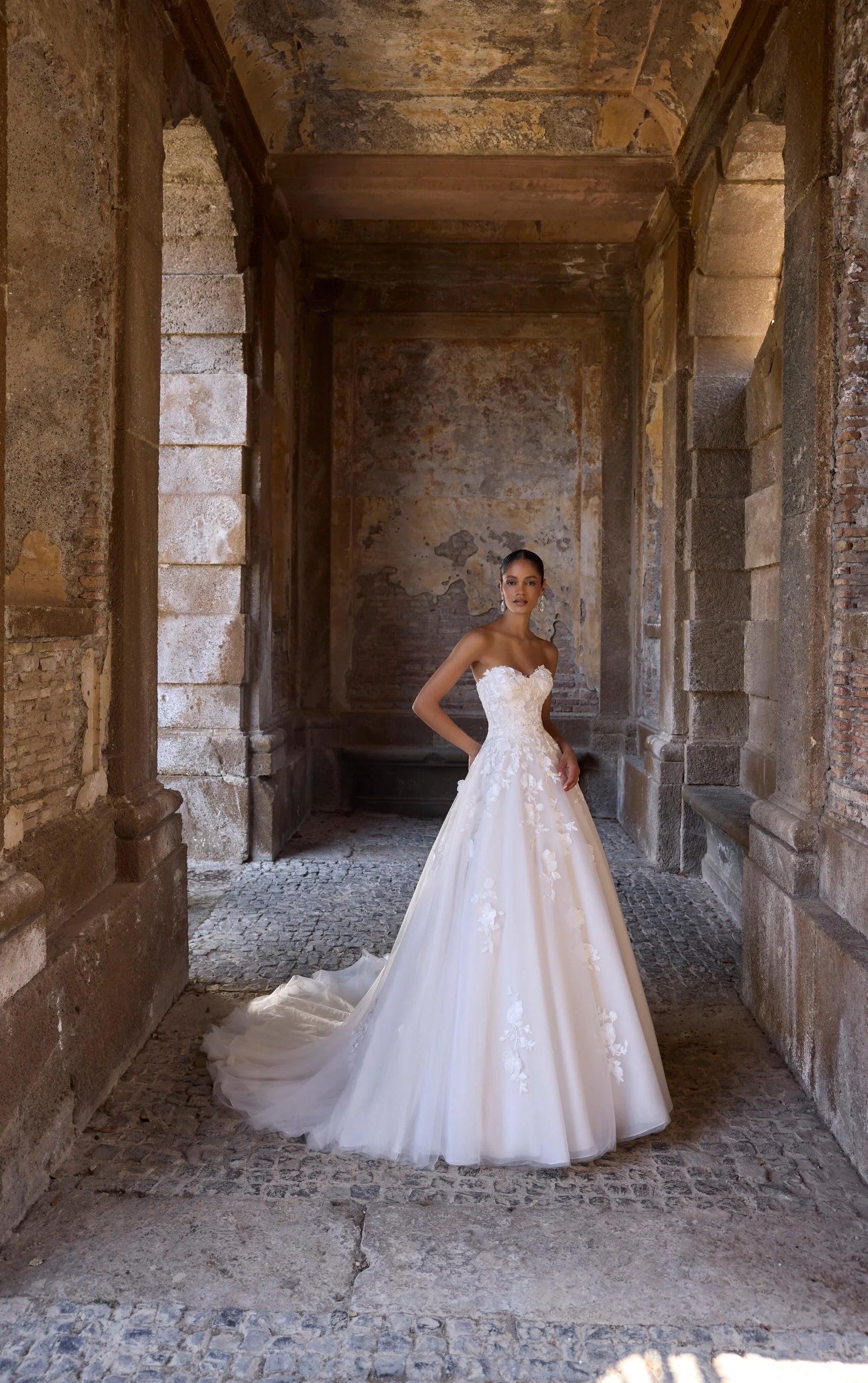 63284 Amore Gowns imgi_121_63284-63285_01458_1728x_075f95ce-c43d-4ac6-bc3a-b4b929aef98d