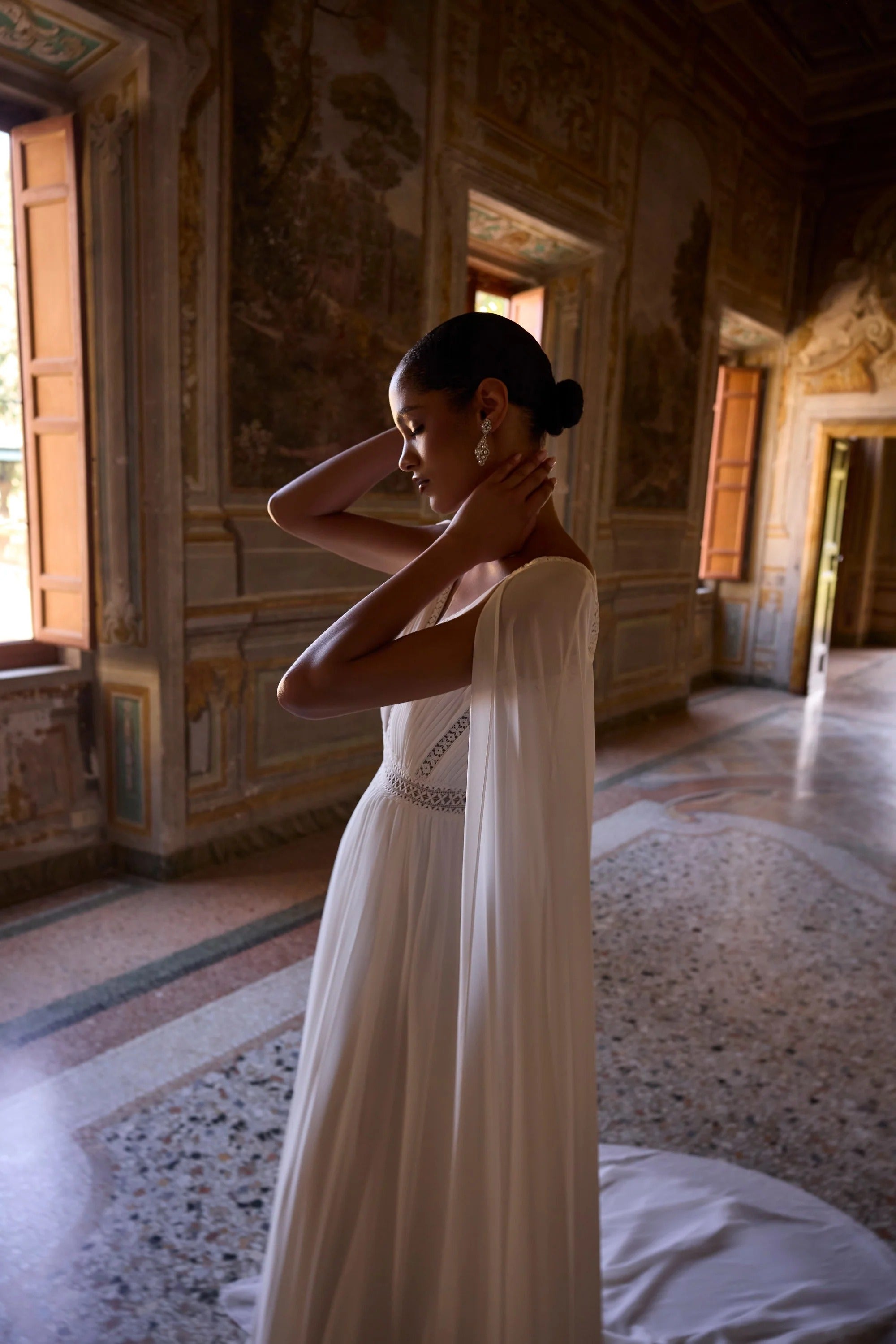 63258 Amore Gowns imgi_124_63258_00615_2048x_e20637a9-9d49-4b4c-9251-291d1b4f2b74