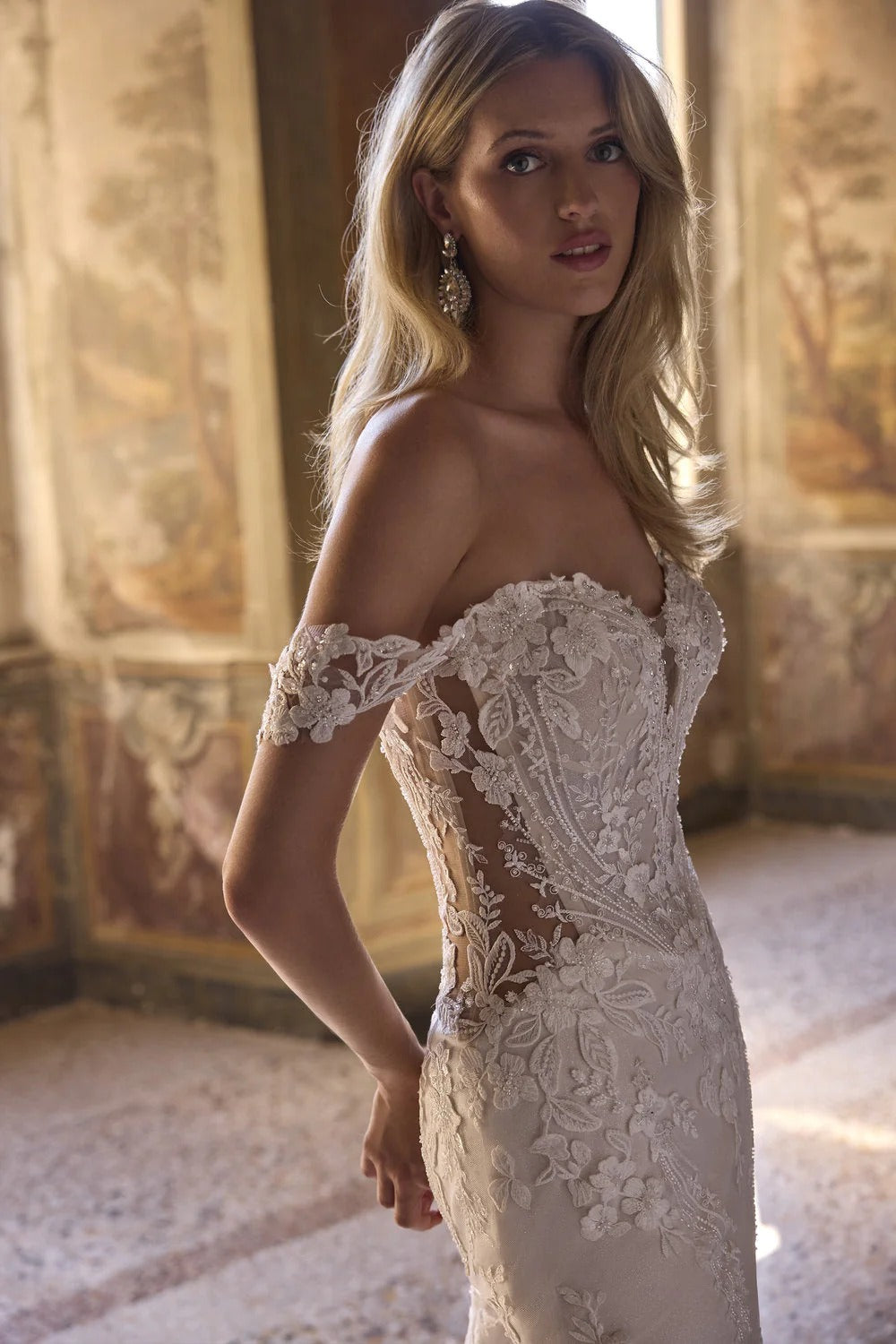 63233 Amore Gowns imgi_125_63233-10327_02752_2048x_639f1719-7202-4009-a7c3-1415c9ae5931