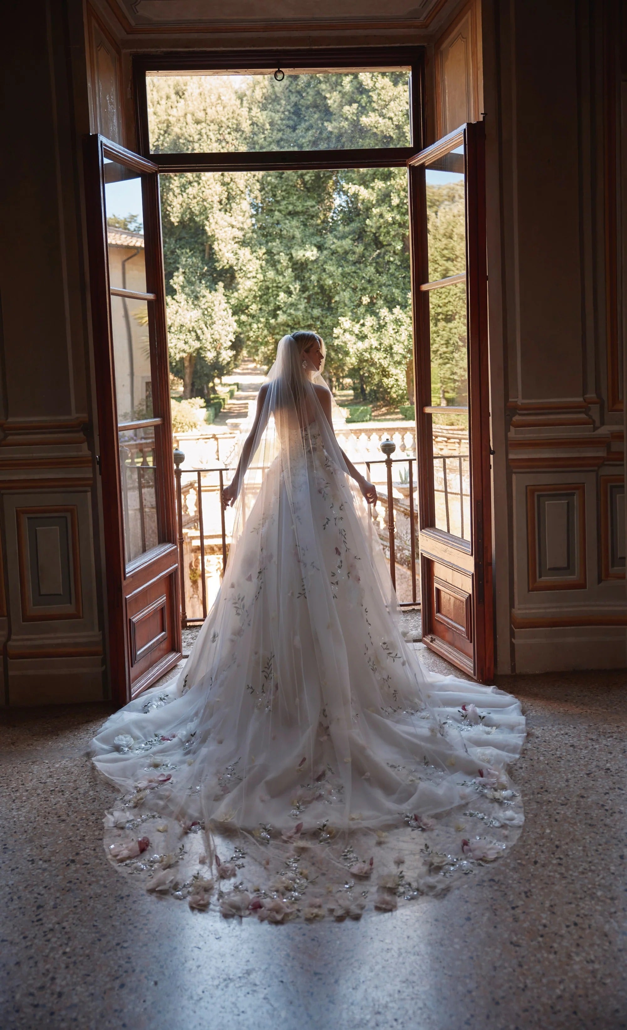 63202AL Amore Gowns imgi_136_63202-10304_02507_2048x_85e3ff86-de20-4e89-ab52-6f88d96b135c