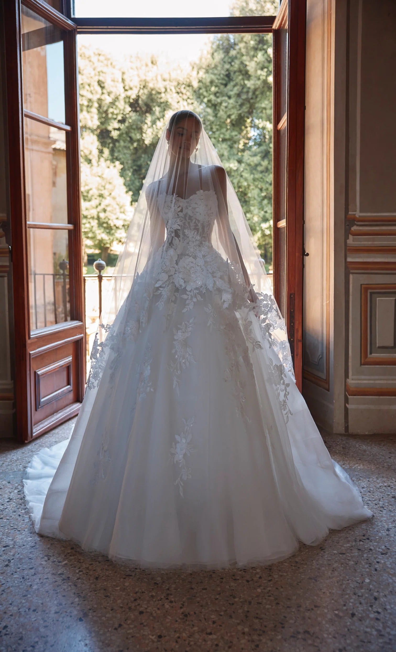 63218 Amore Gowns imgi_161_63218-10313-10312_02056_1512x_2717e51f-472b-4d99-a0d1-c8b4f43429c5