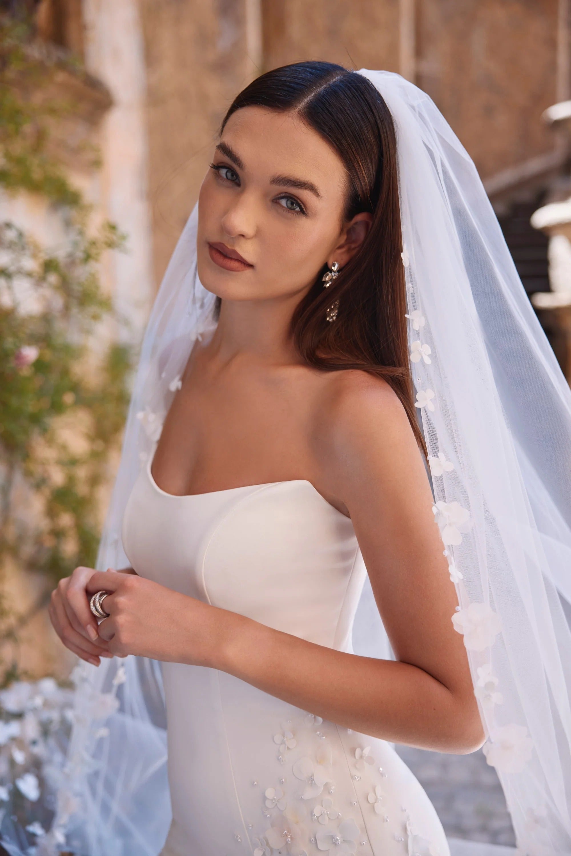 Adele Wedding Dress Amore Gowns imgi_162_63203-10305_00262_2048x_f1801aec-b4a5-4339-87c3-e6ab9779e0c0