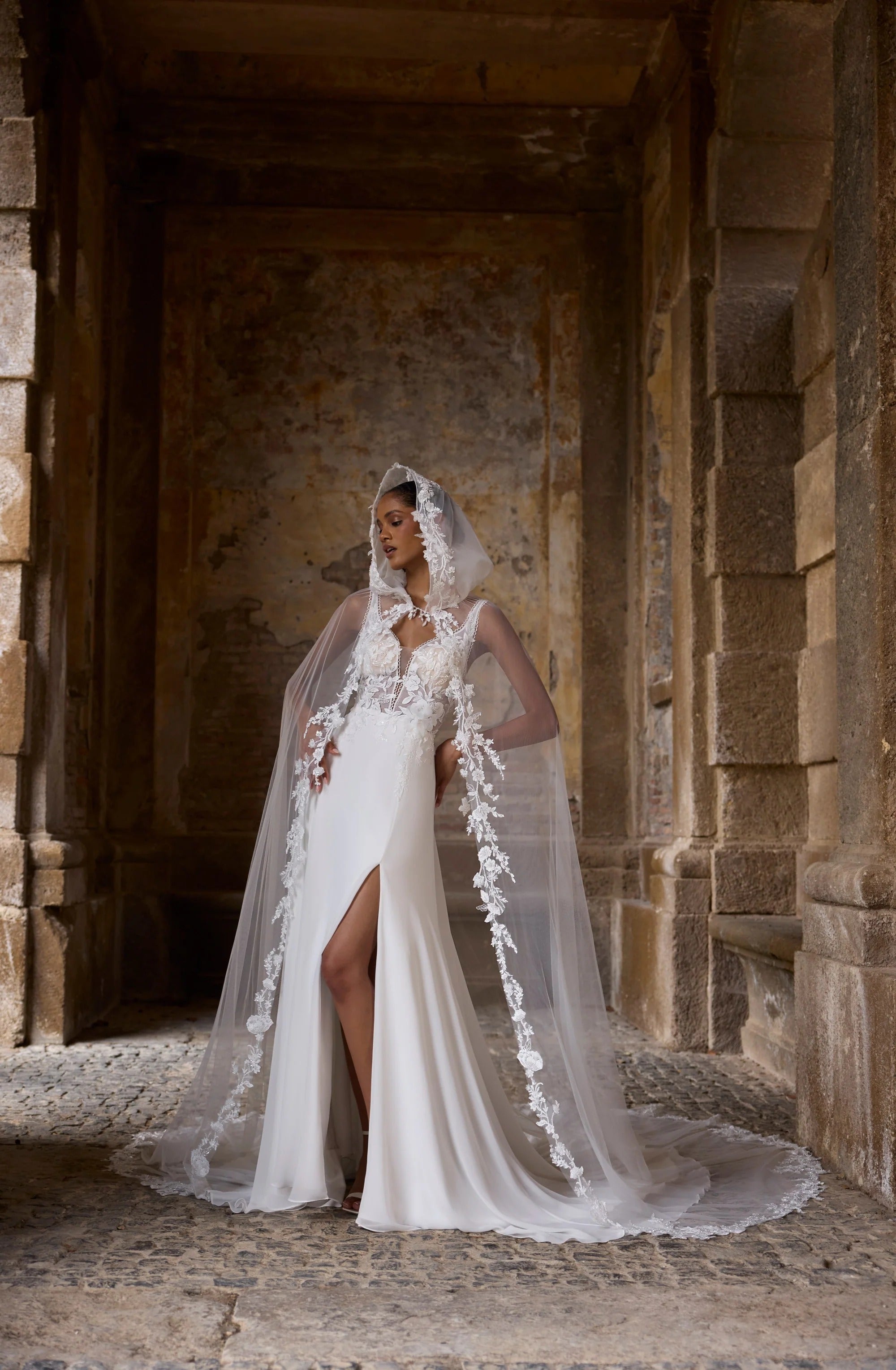 63264 Amore Gowns imgi_55_63264-10335_02332_2048x_7e5cecf6-5062-4e63-b2b2-c2771a986b55