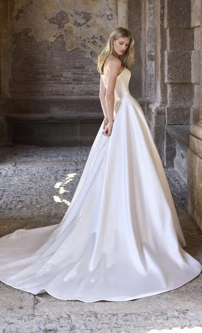 63287 Amore Gowns imgi_65_63286-63287-10344_01316_2048x_cdf9e307-f096-4e7d-94b1-9777d1e4dae0