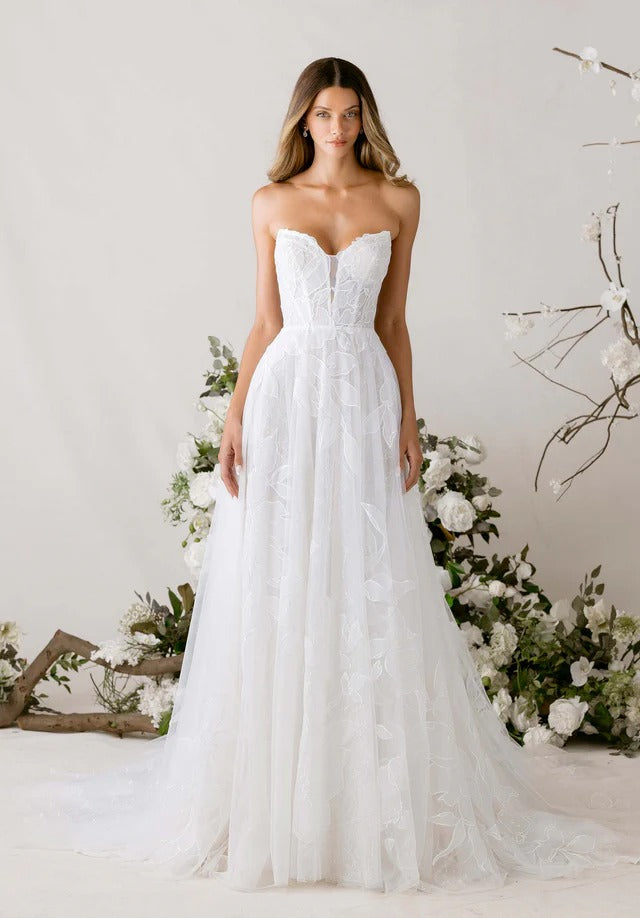 1010006 Amore Gowns imgi_70_product_img_1010006_feature_img_640x_crop_center_1c1fa98f-fc3a-4865-8e83-f3c6d7cc4a36