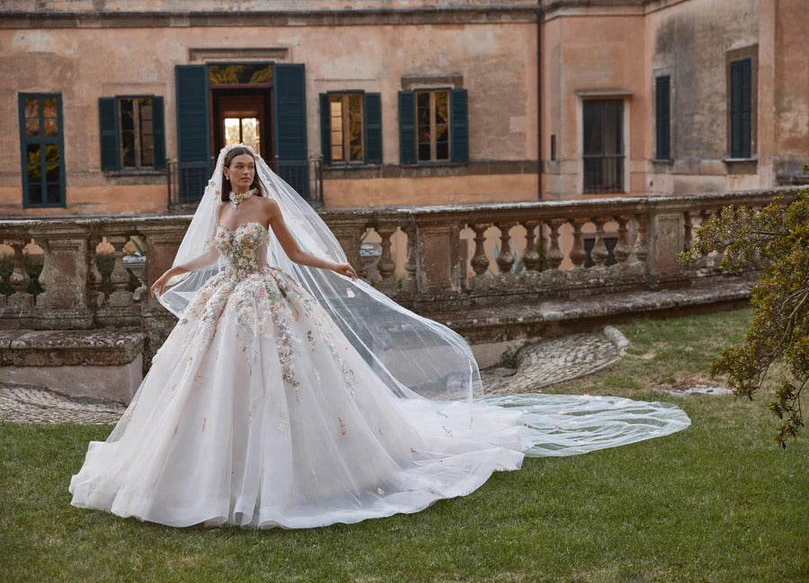 Aurora Wedding Dress Amore Gowns imgi_71_63201-10301-10302_03733_900x_d7a84d86-bf3e-4221-9100-64c317fd4078