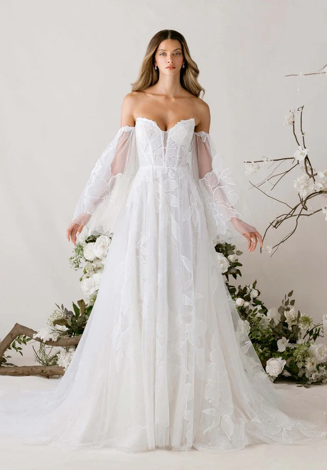 1010006 Amore Gowns imgi_71_product_img_1010006_gallery_img_1_640x_crop_center_49f35992-ab4e-4812-abb9-8889393ae404