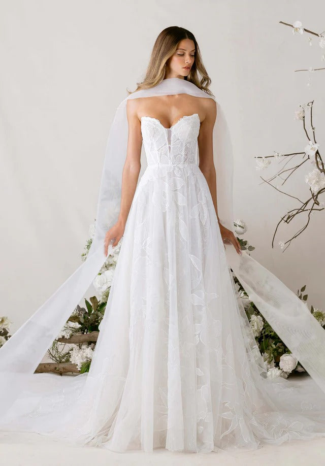 1010006 Amore Gowns imgi_72_product_img_1010006_gallery_img_2_640x_crop_center_7fd0730b-3b1c-44bc-aa23-9afc5d3527ae