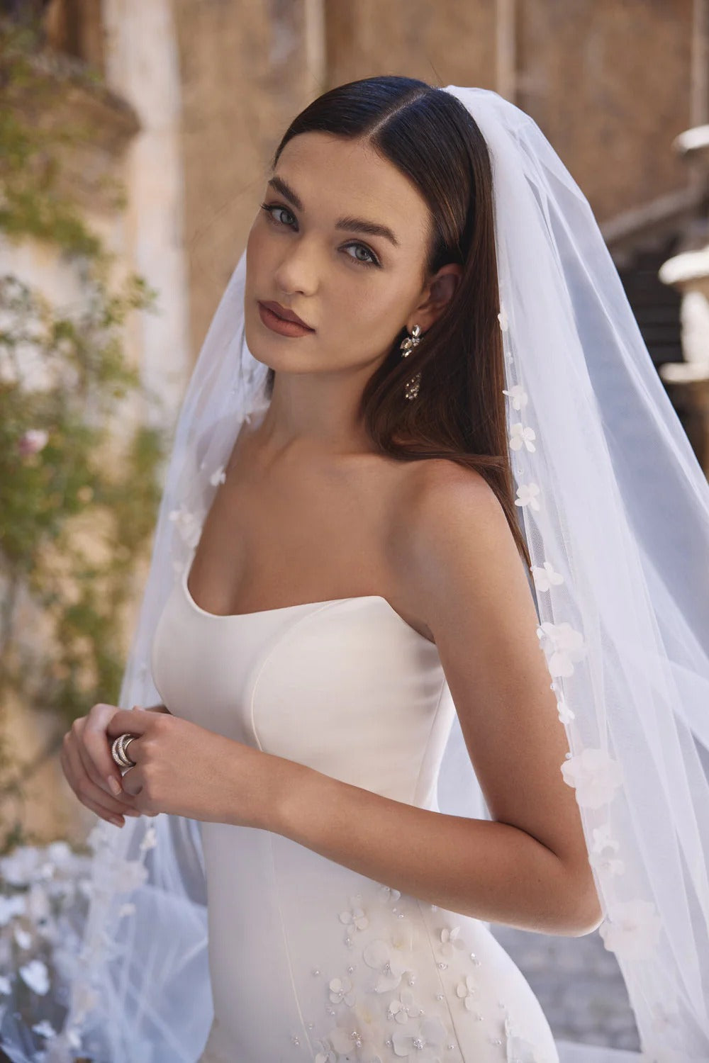 10305 Veil Amore Gowns imgi_73_63203-10305_00262_2048x_0d12d96e-5d5d-4183-9bf6-bf1fe5f8dc94