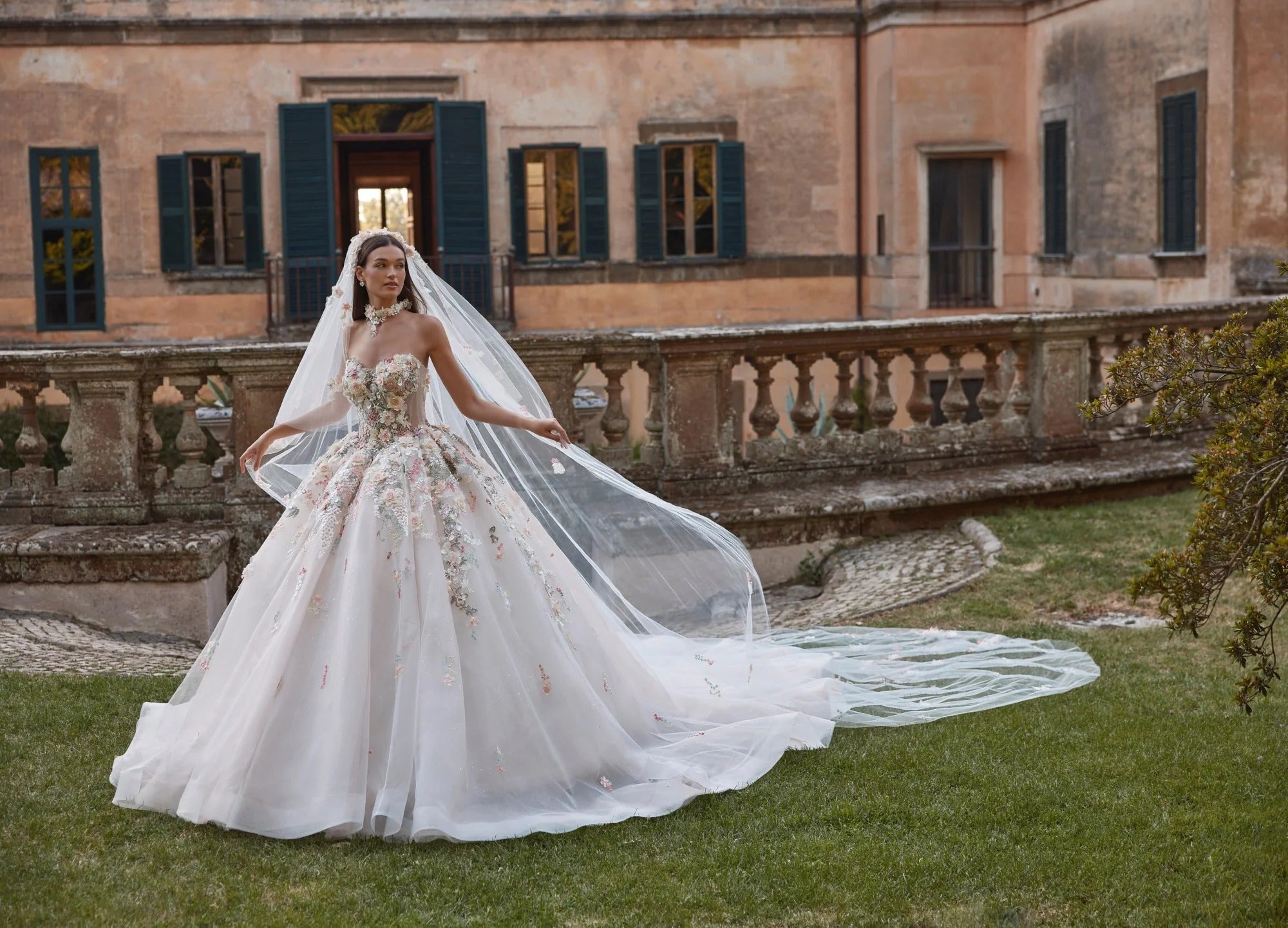 Aurora Wedding Dress Amore Gowns imgi_75_63201-10301-10302_03733_2048x_1ef1af96-da00-46c4-a378-c5ee0d54d7bd